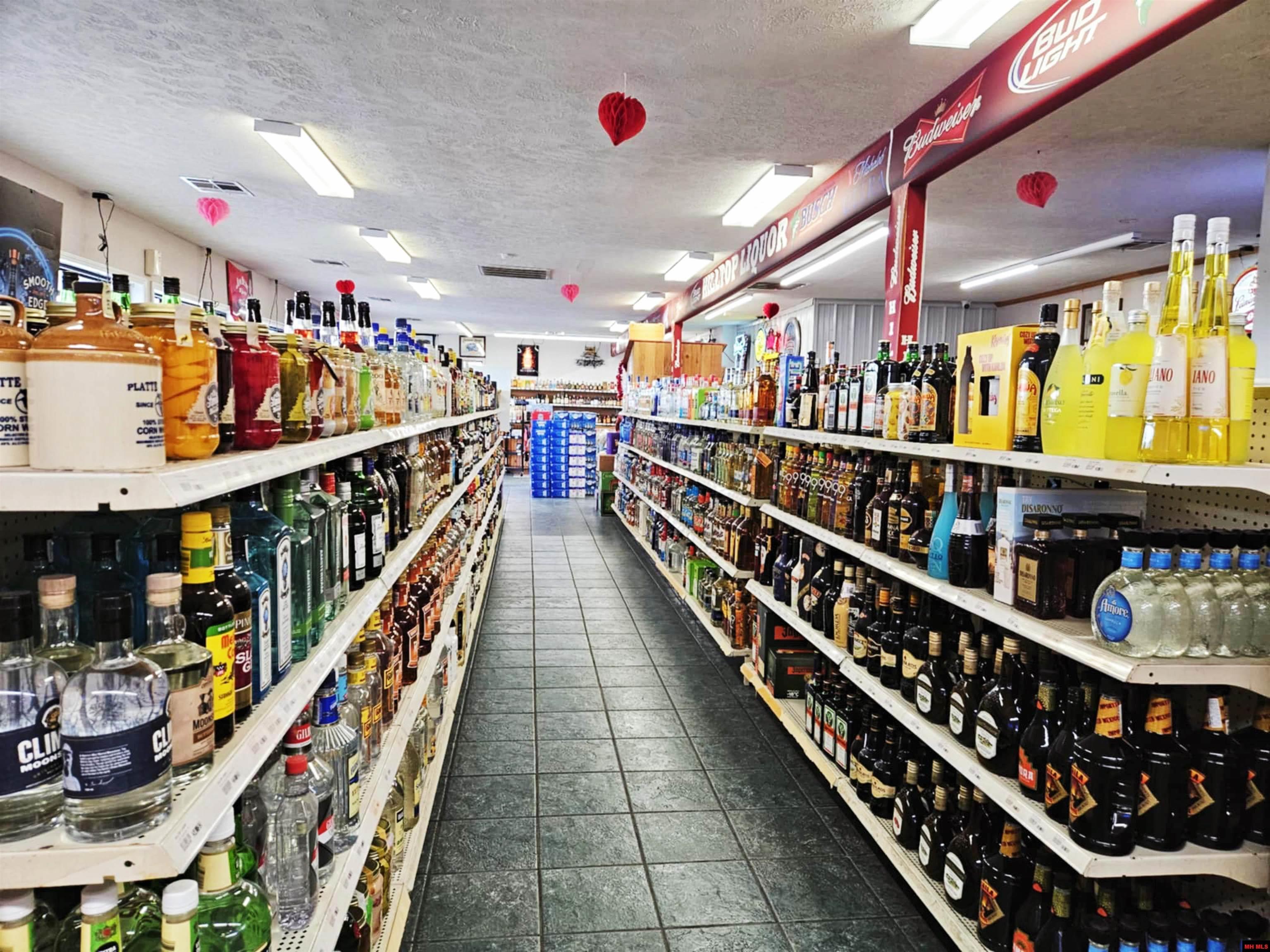 569 W HWY 202 Yellville, AR