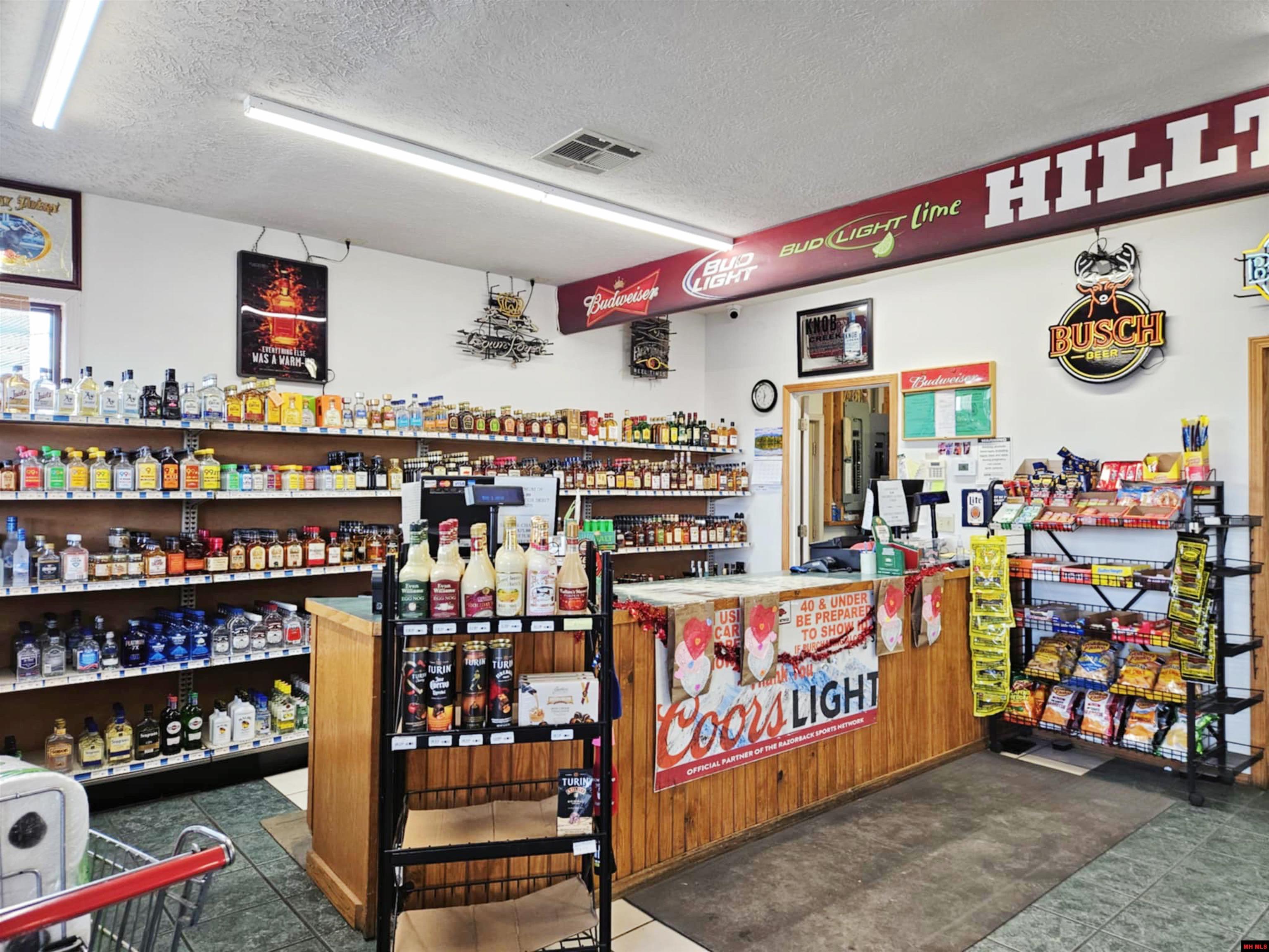 569 W HWY 202 Yellville, AR