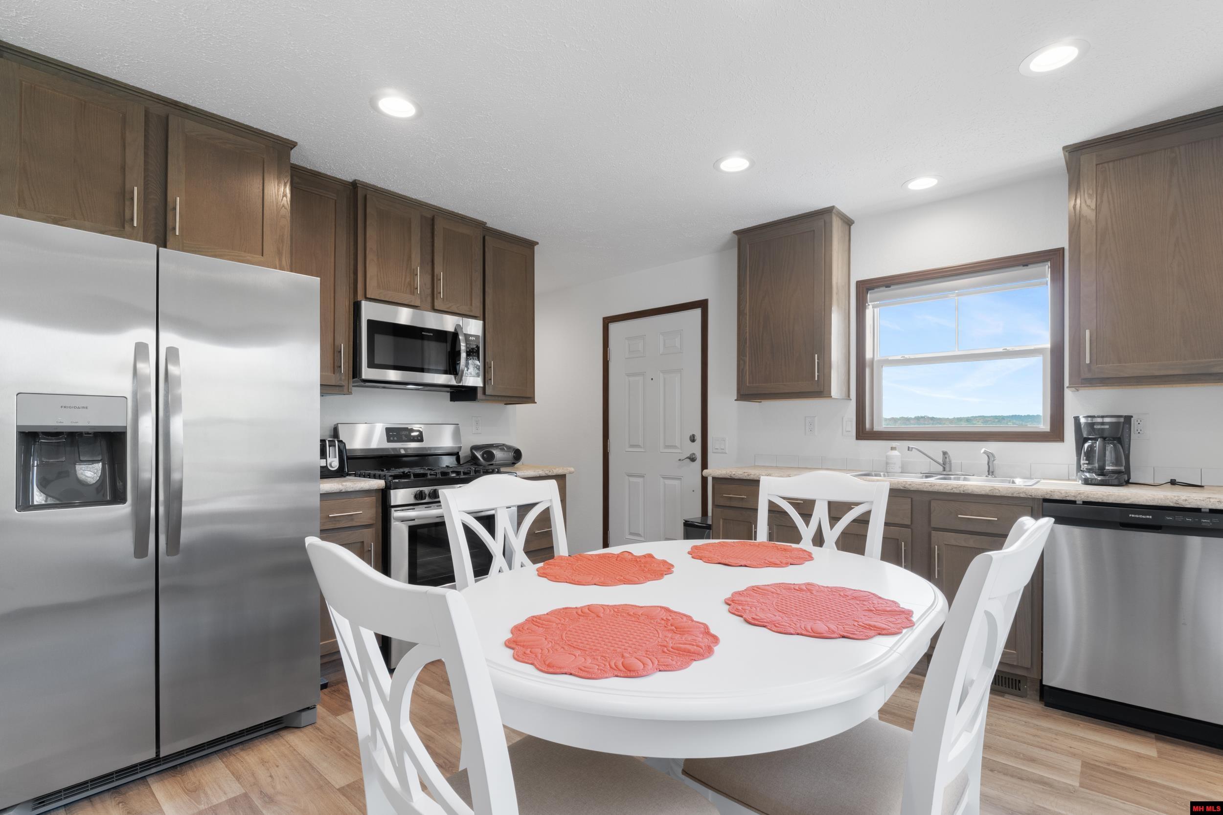 6488 N Hwy 201 North