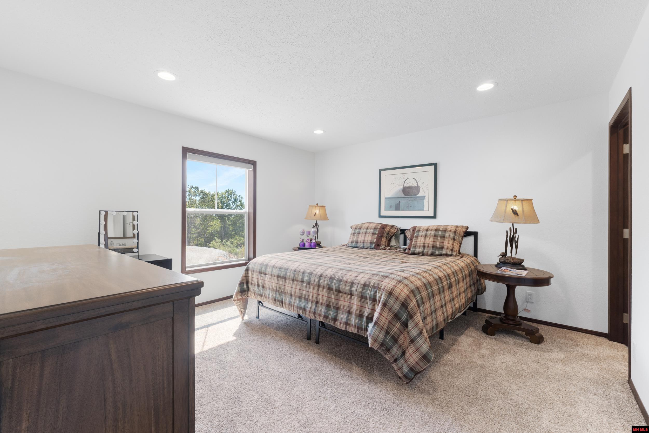 6488 N Hwy 201 North