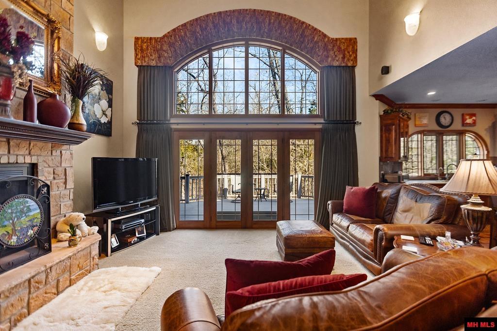 1211 Chestnut Hills Drive