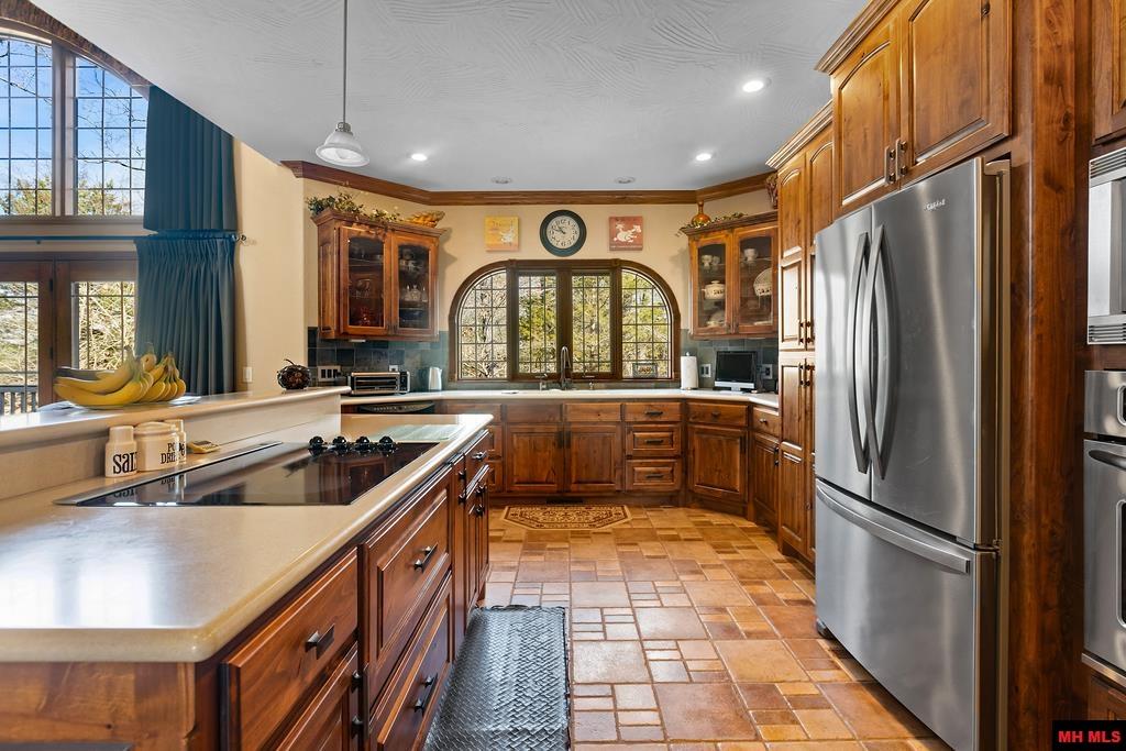 1211 Chestnut Hills Drive