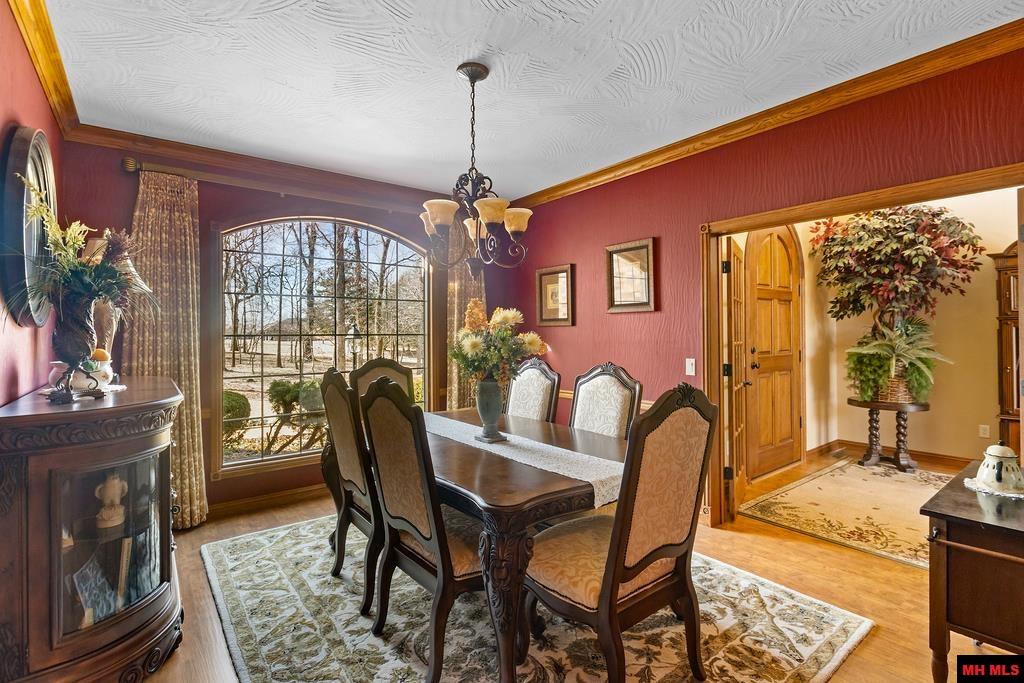 1211 Chestnut Hills Drive