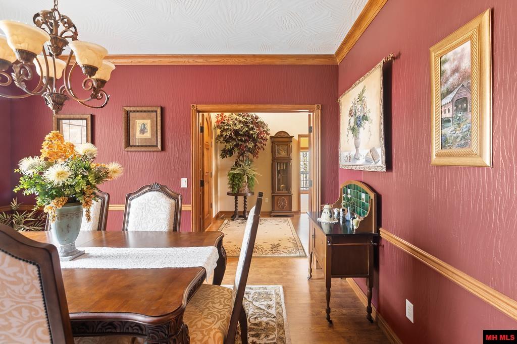 1211 Chestnut Hills Drive