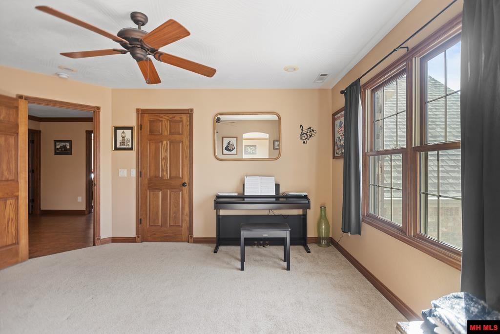 1211 Chestnut Hills Drive