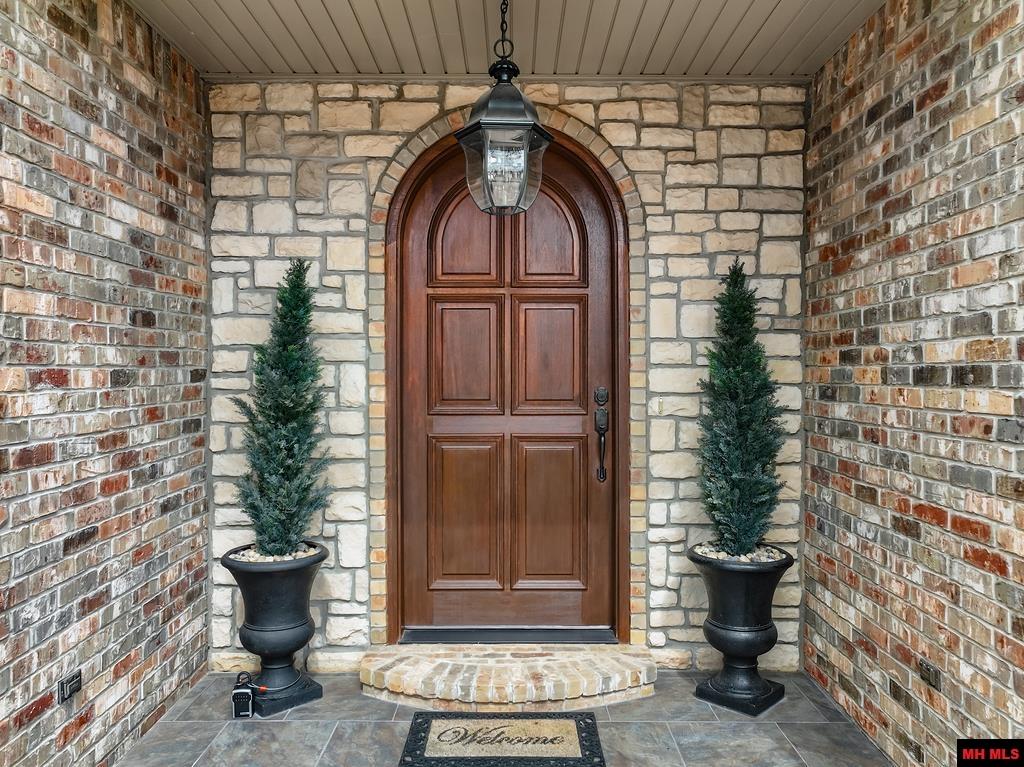 1211 Chestnut Hills Drive