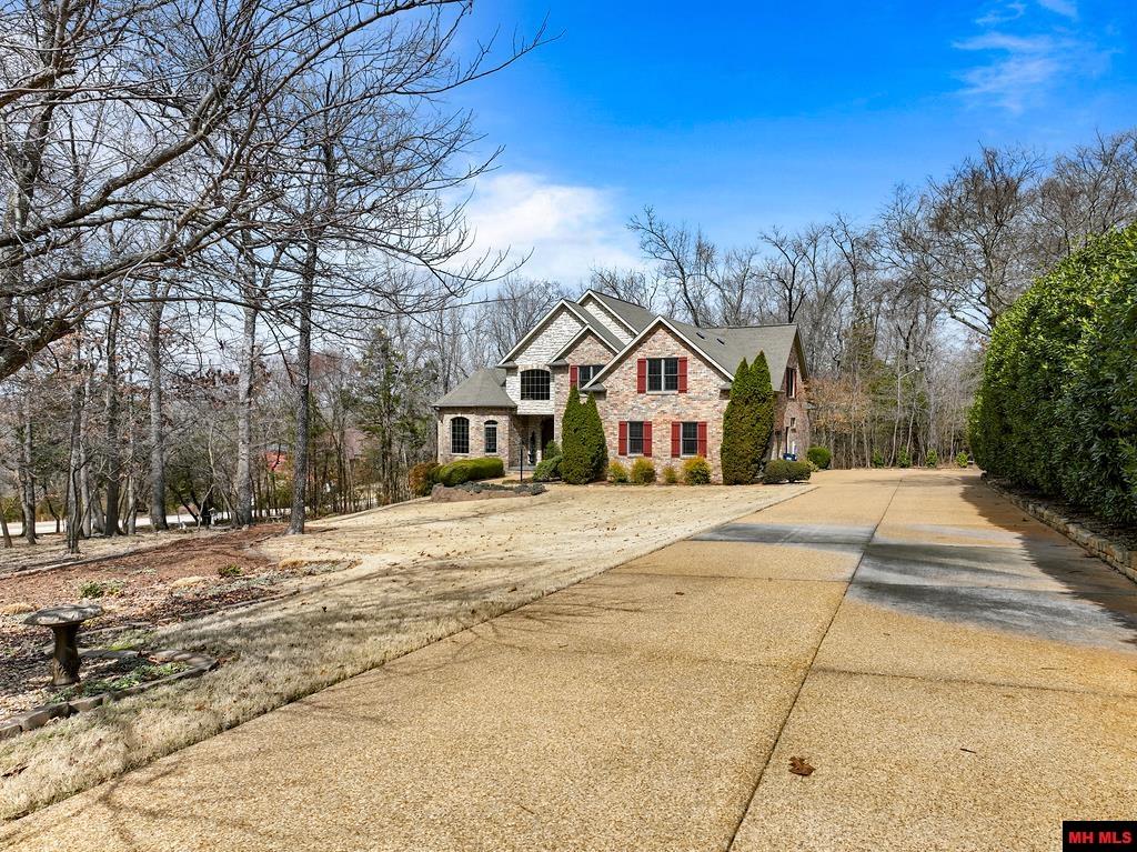 1211 Chestnut Hills Drive