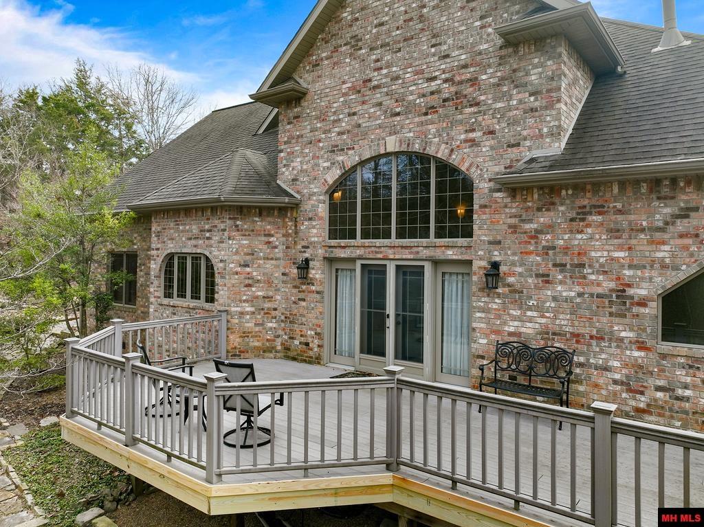 1211 Chestnut Hills Drive