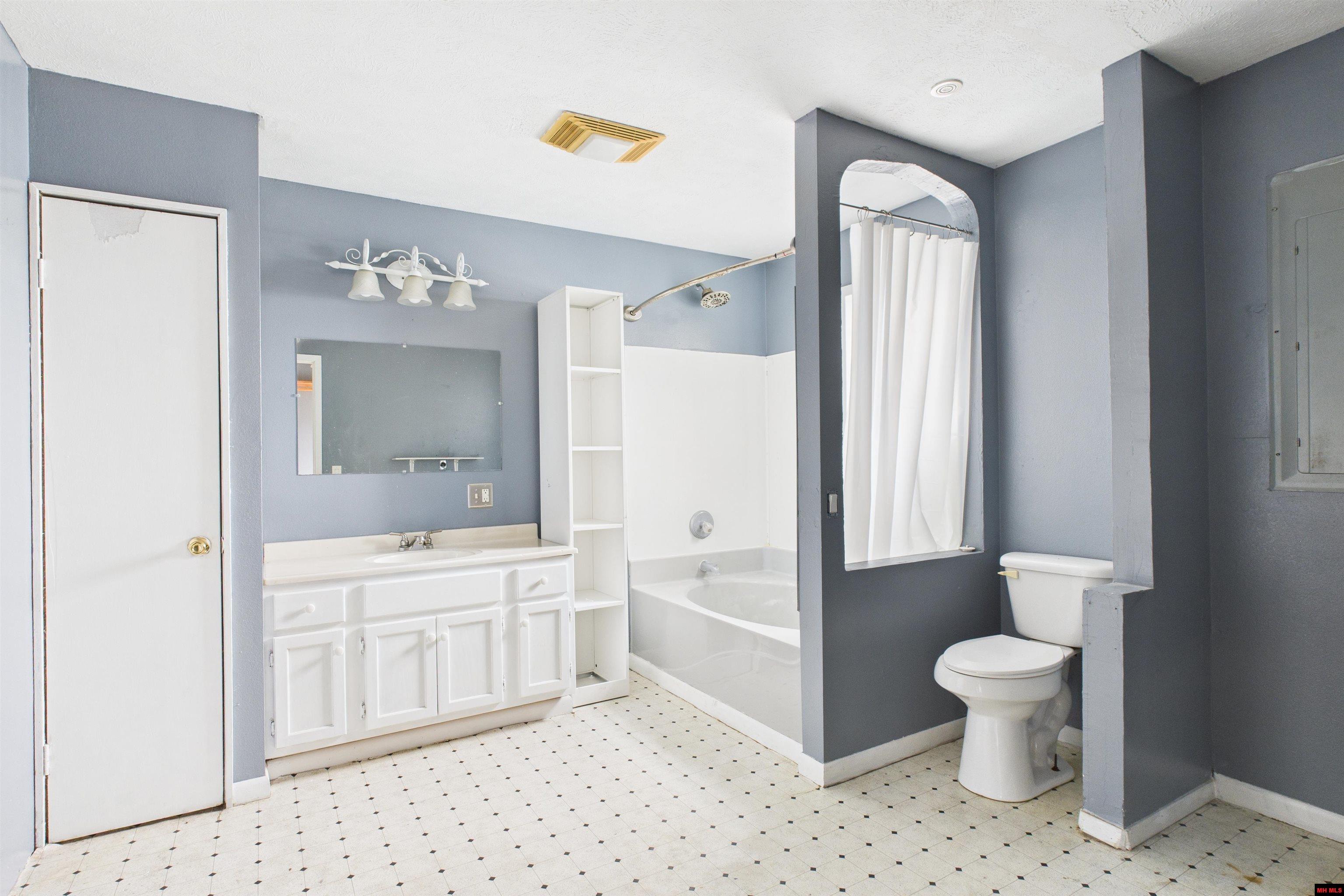 122 JAY STREET Melbourne, AR