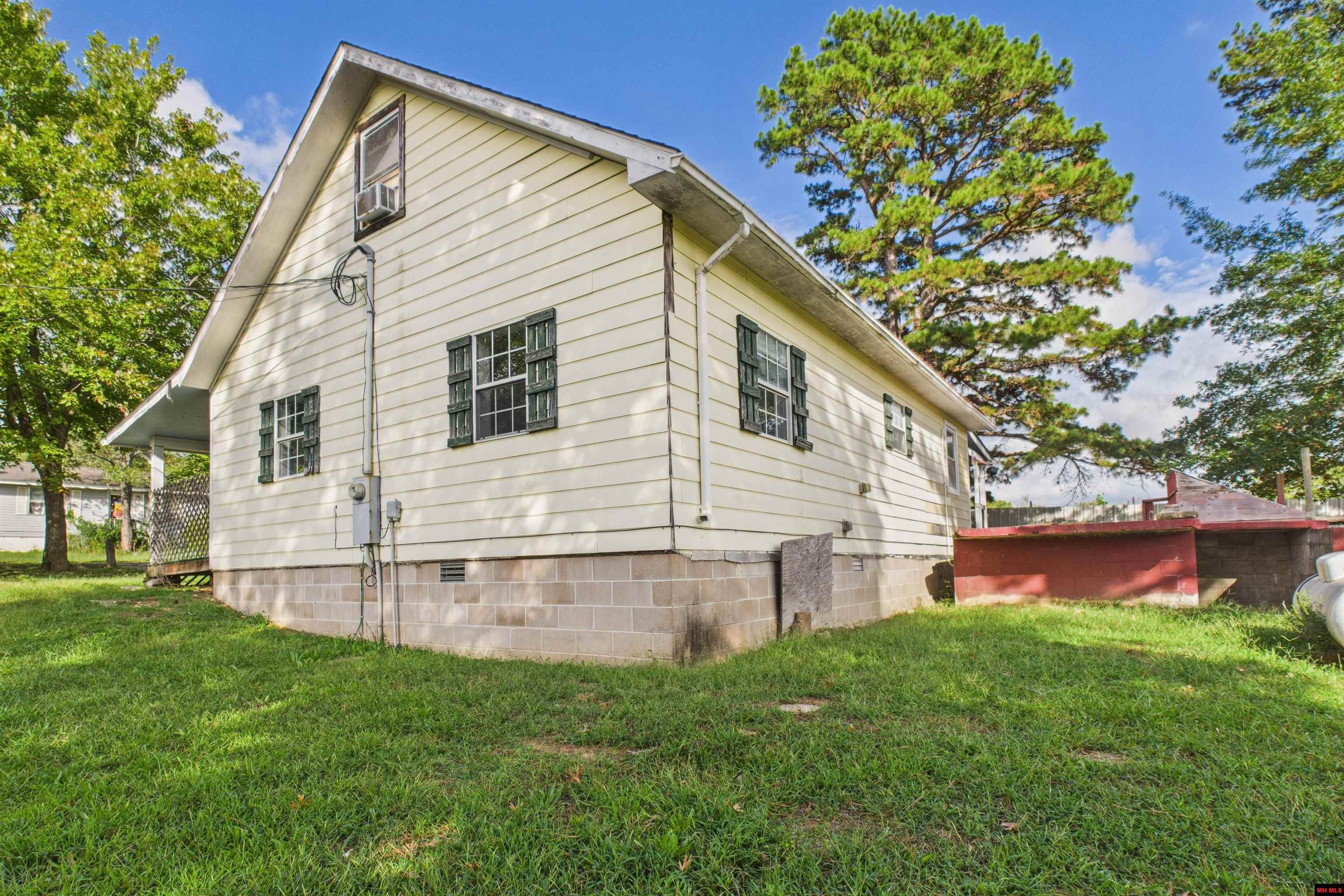 122 JAY STREET Melbourne, AR