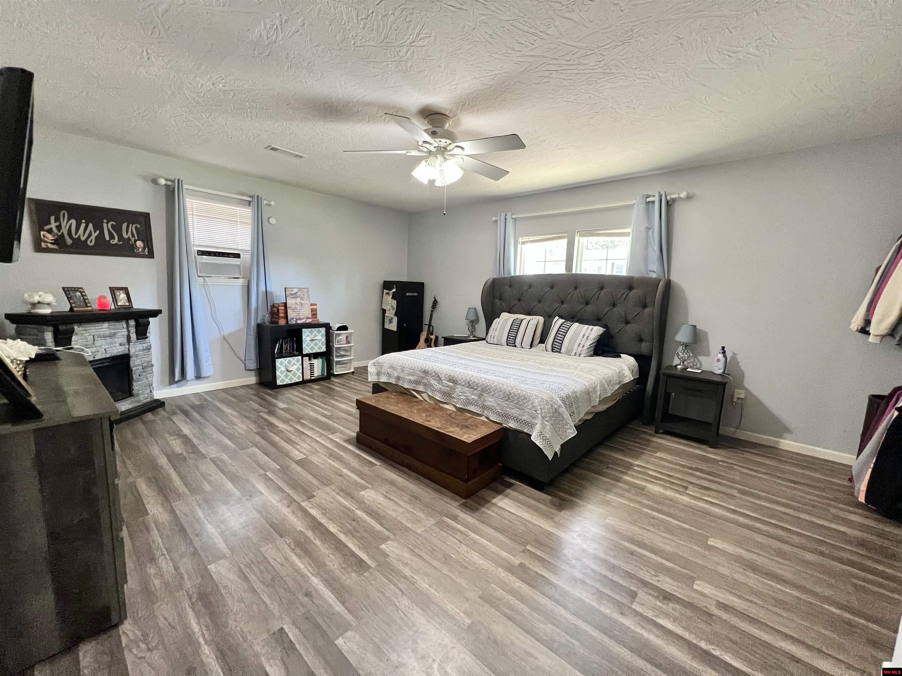 1812 Hallmark Circle