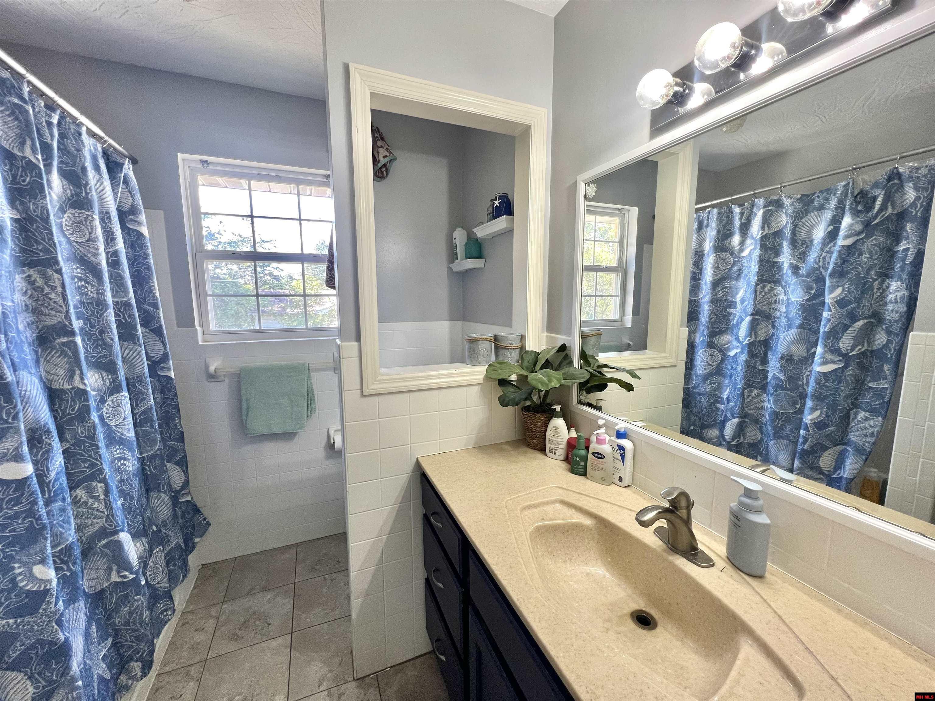 1812 Hallmark Circle