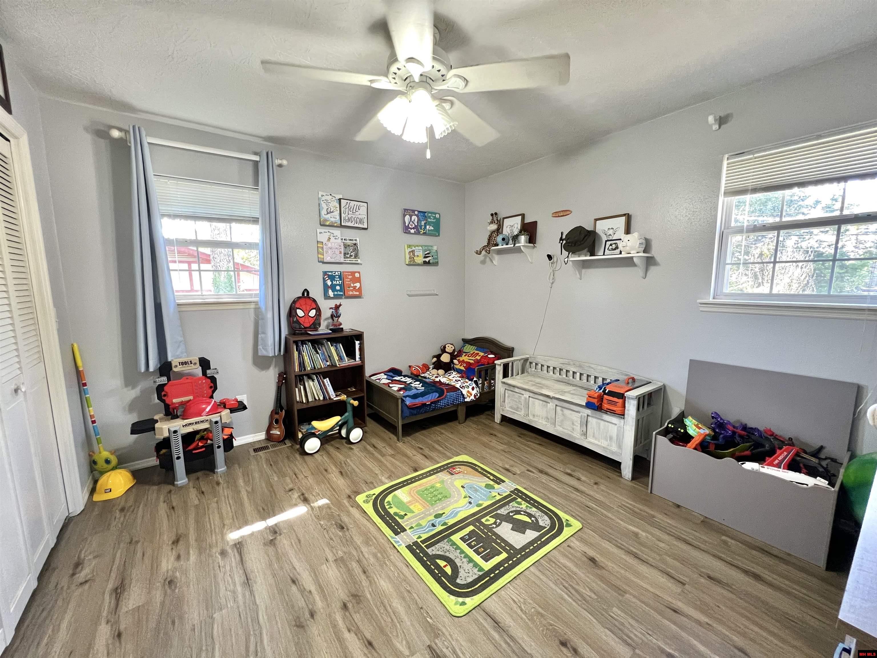 1812 Hallmark Circle