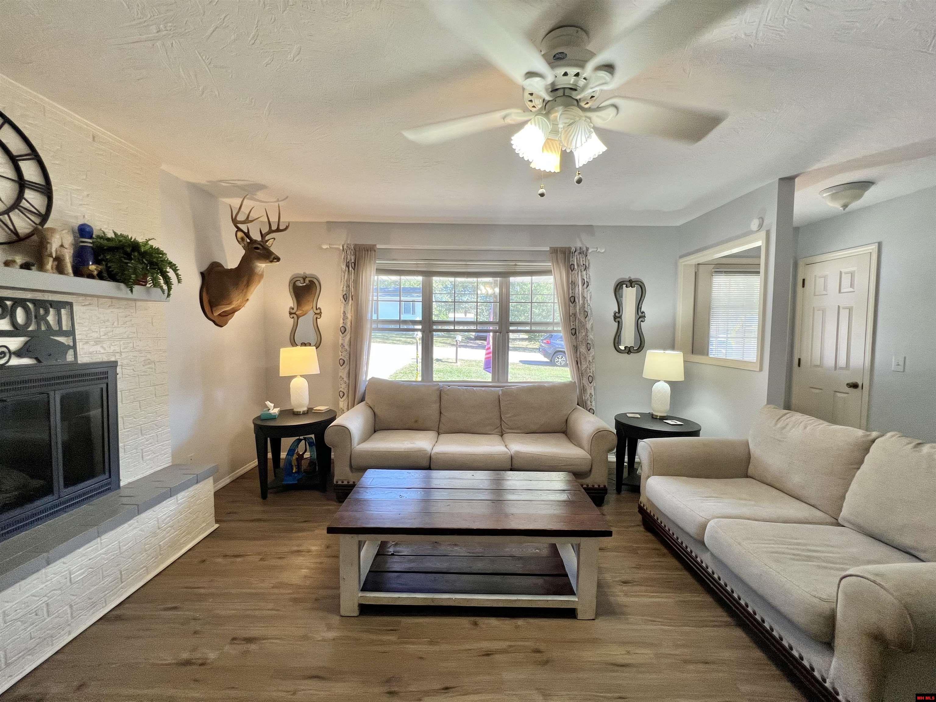 1812 Hallmark Circle