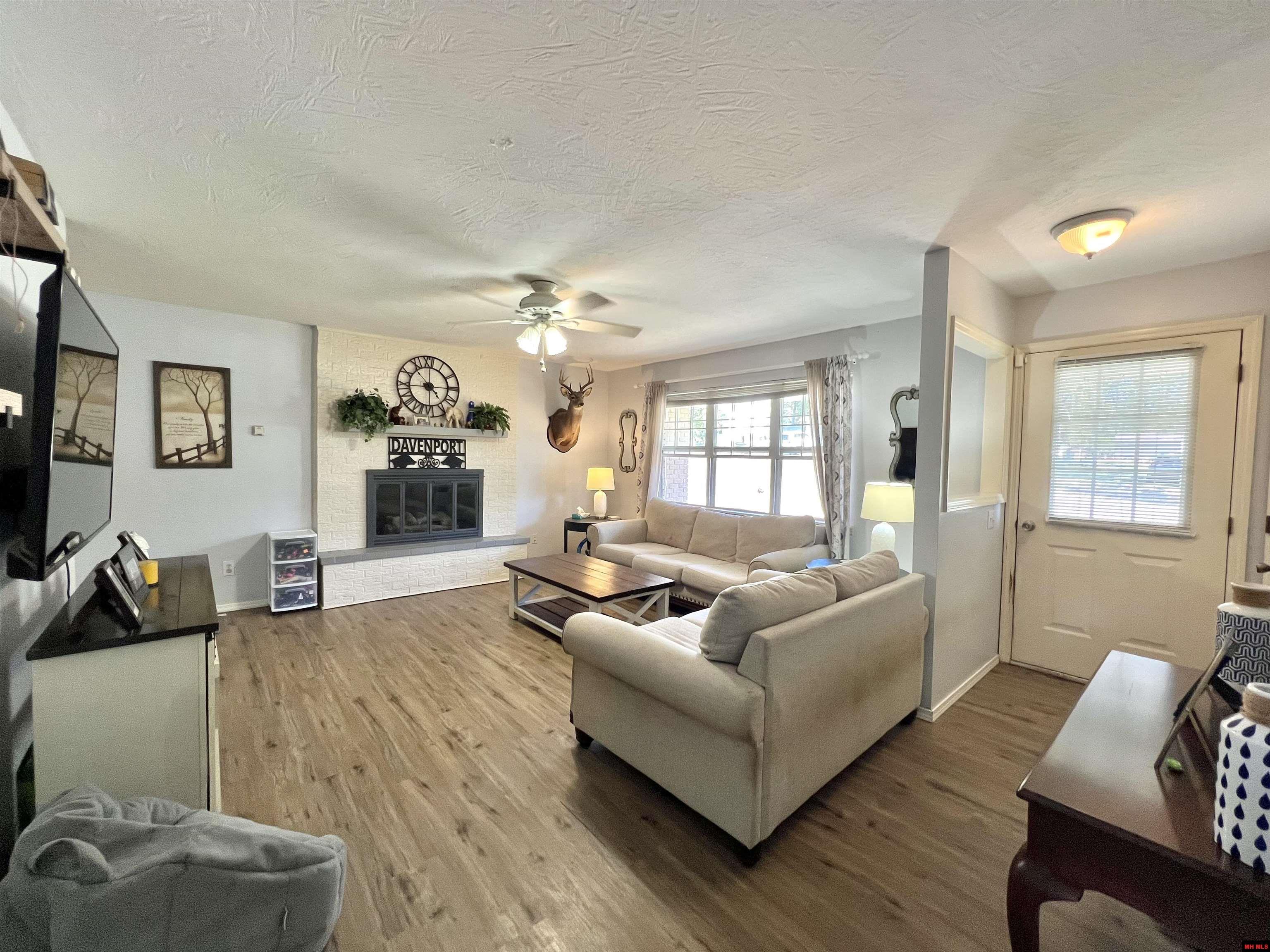 1812 Hallmark Circle