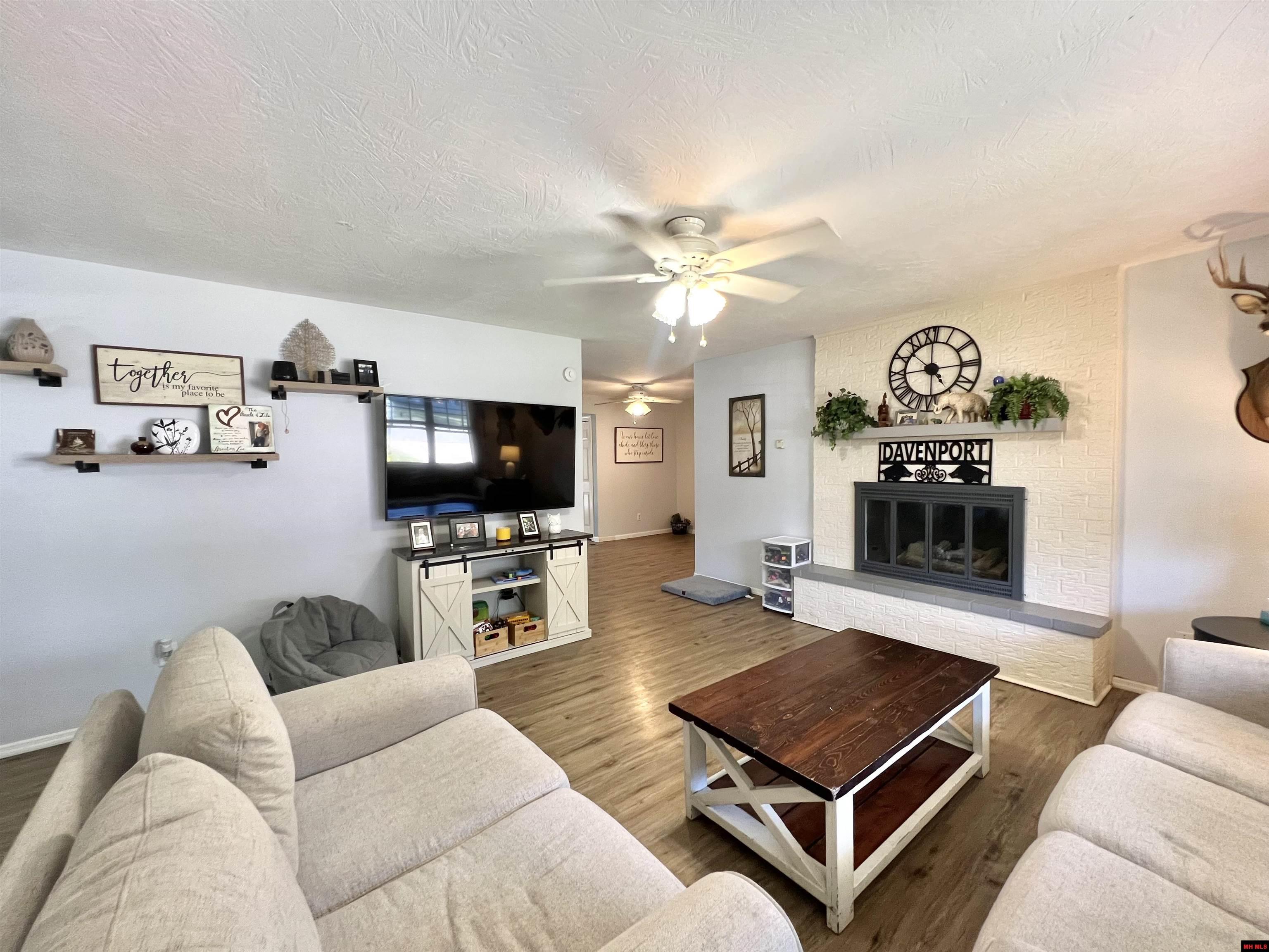 1812 Hallmark Circle