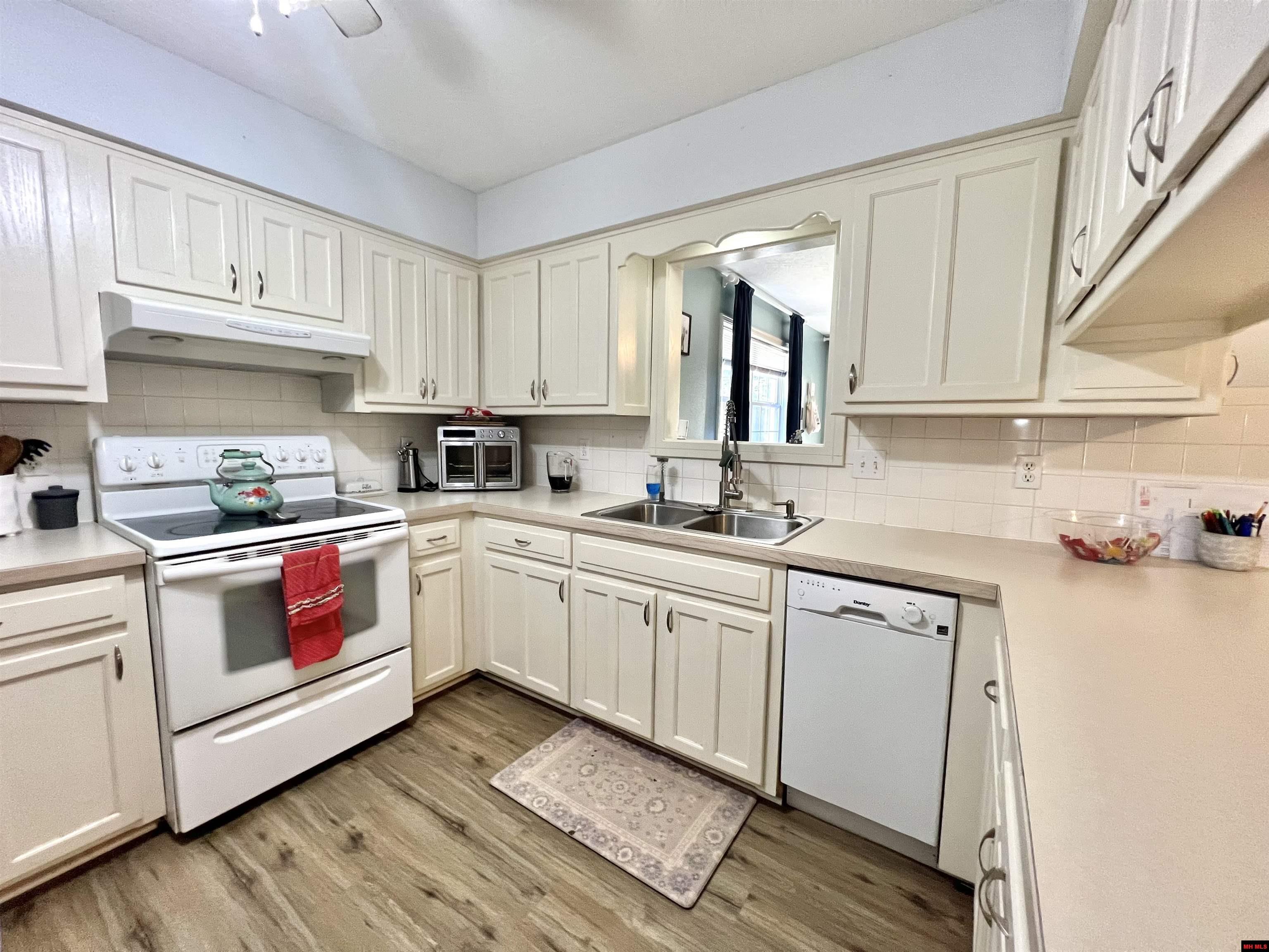 1812 Hallmark Circle