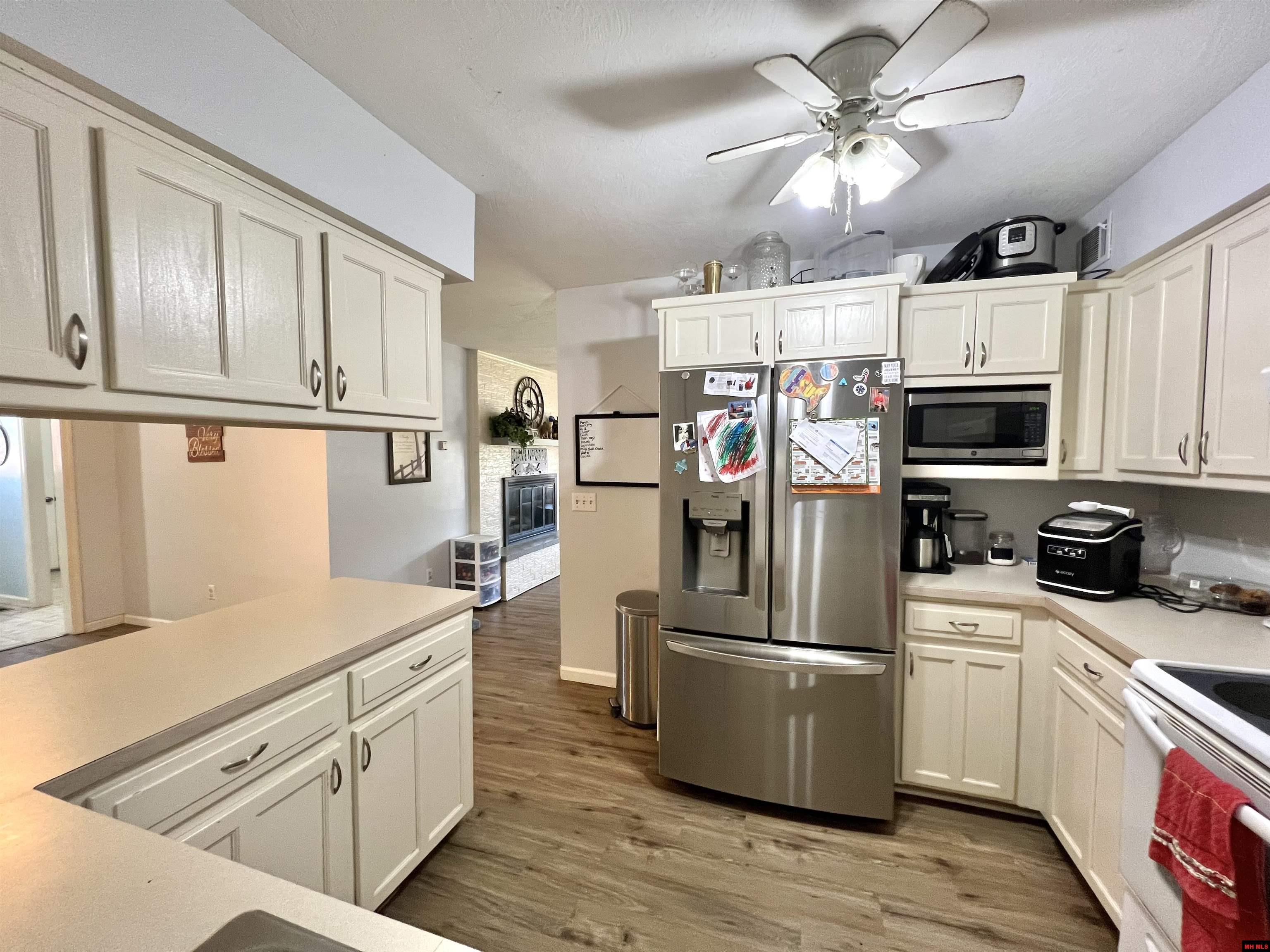 1812 Hallmark Circle