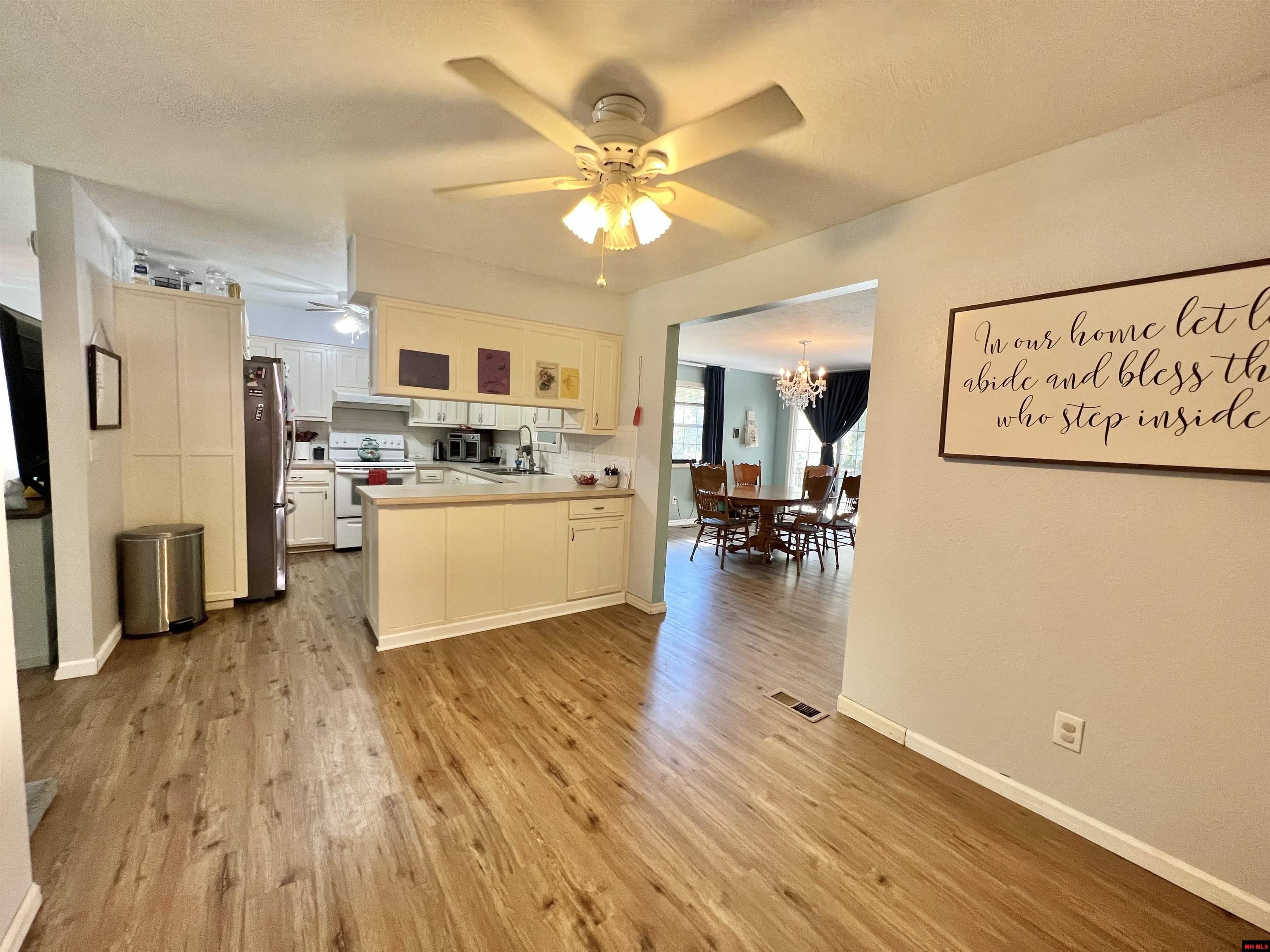 1812 Hallmark Circle