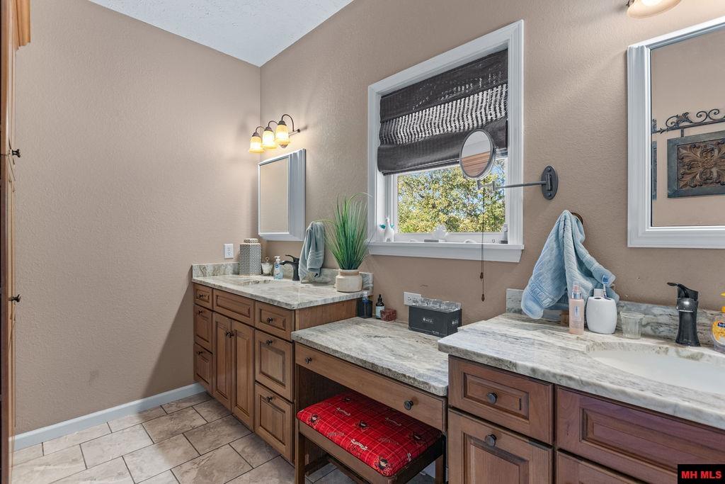 2783 CR 69 Mountain Home, AR