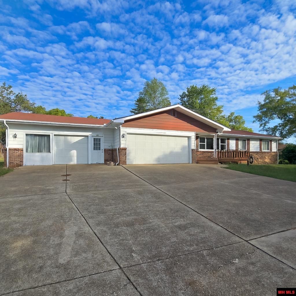 608 Broadmoor Circle