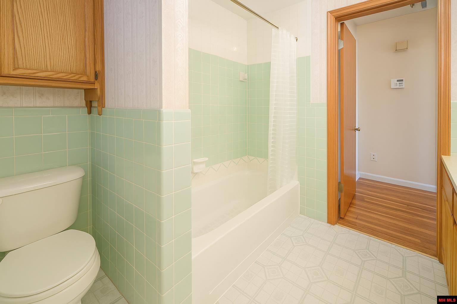 608 Broadmoor Circle