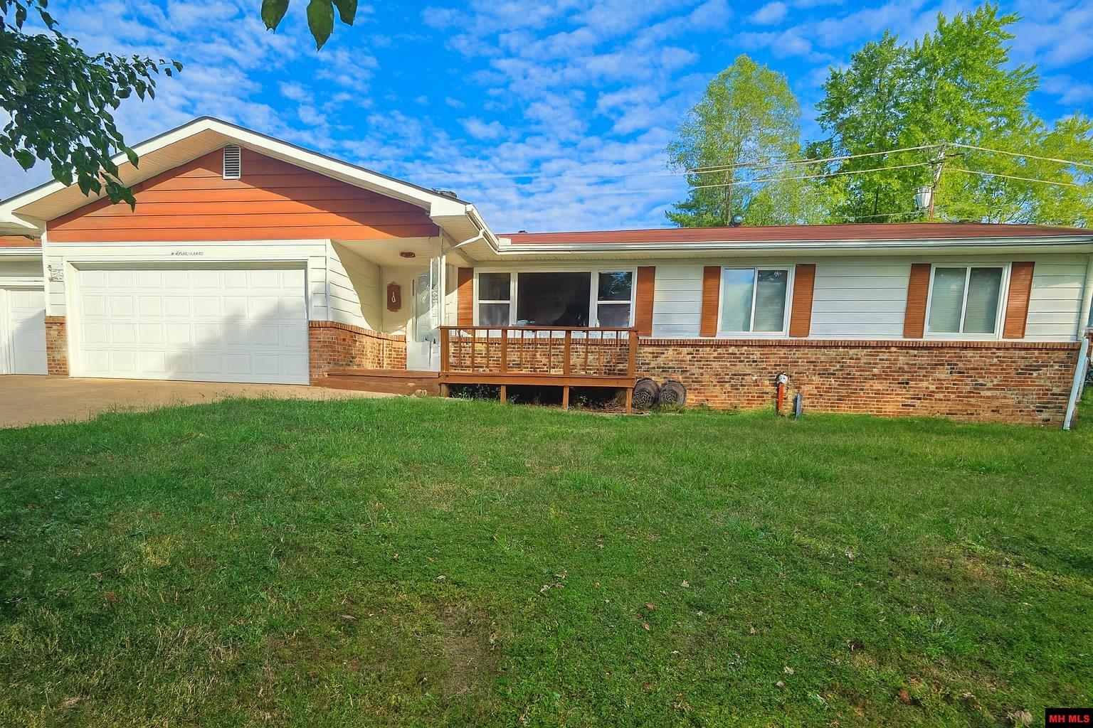 608 Broadmoor Circle