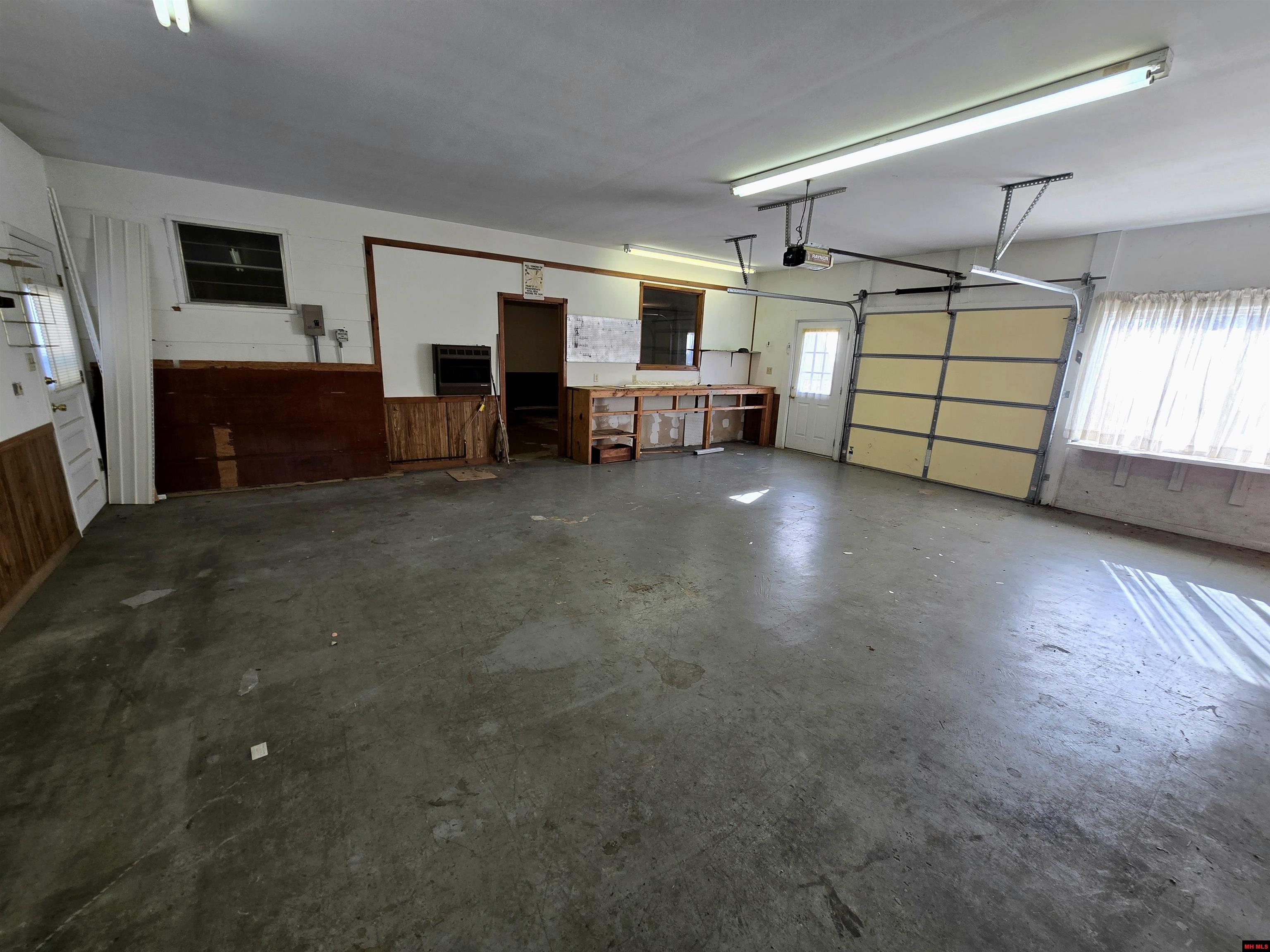 608 Broadmoor Circle