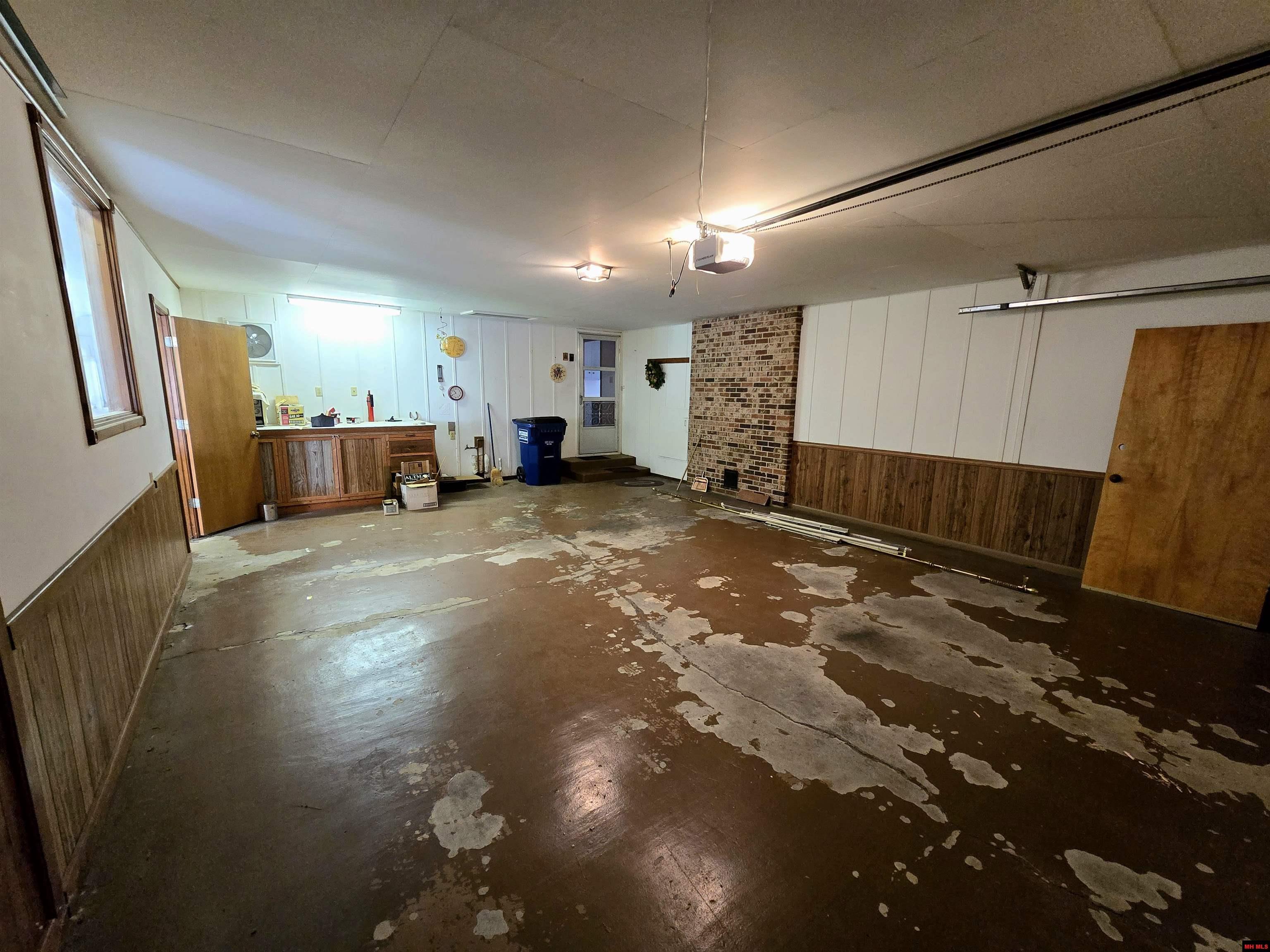 608 Broadmoor Circle