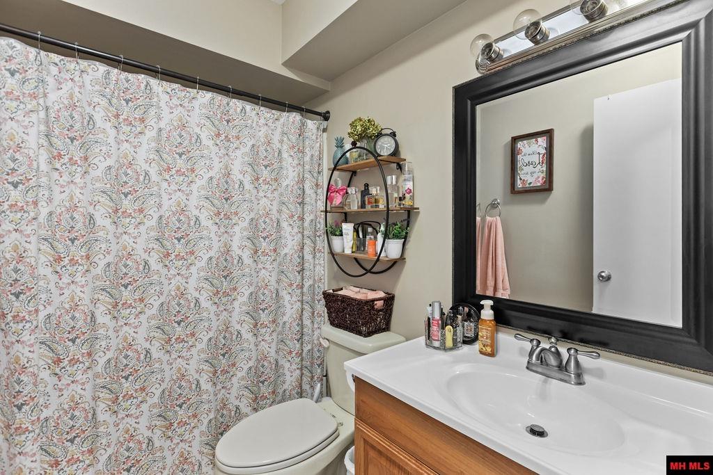 212 RIDGECREST DRIVE Mountain Home, AR