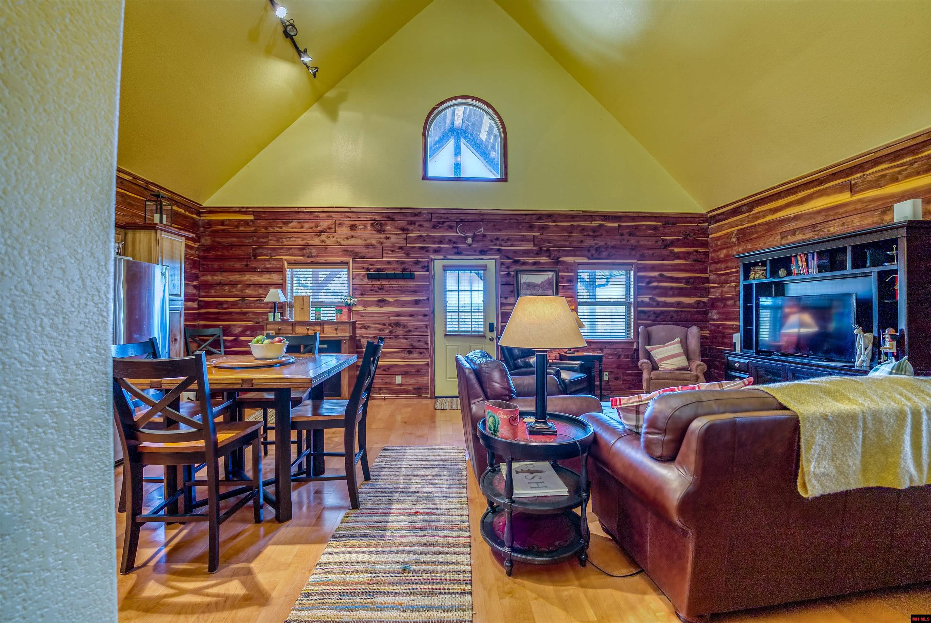 232 CROWN COURT Norfork, AR