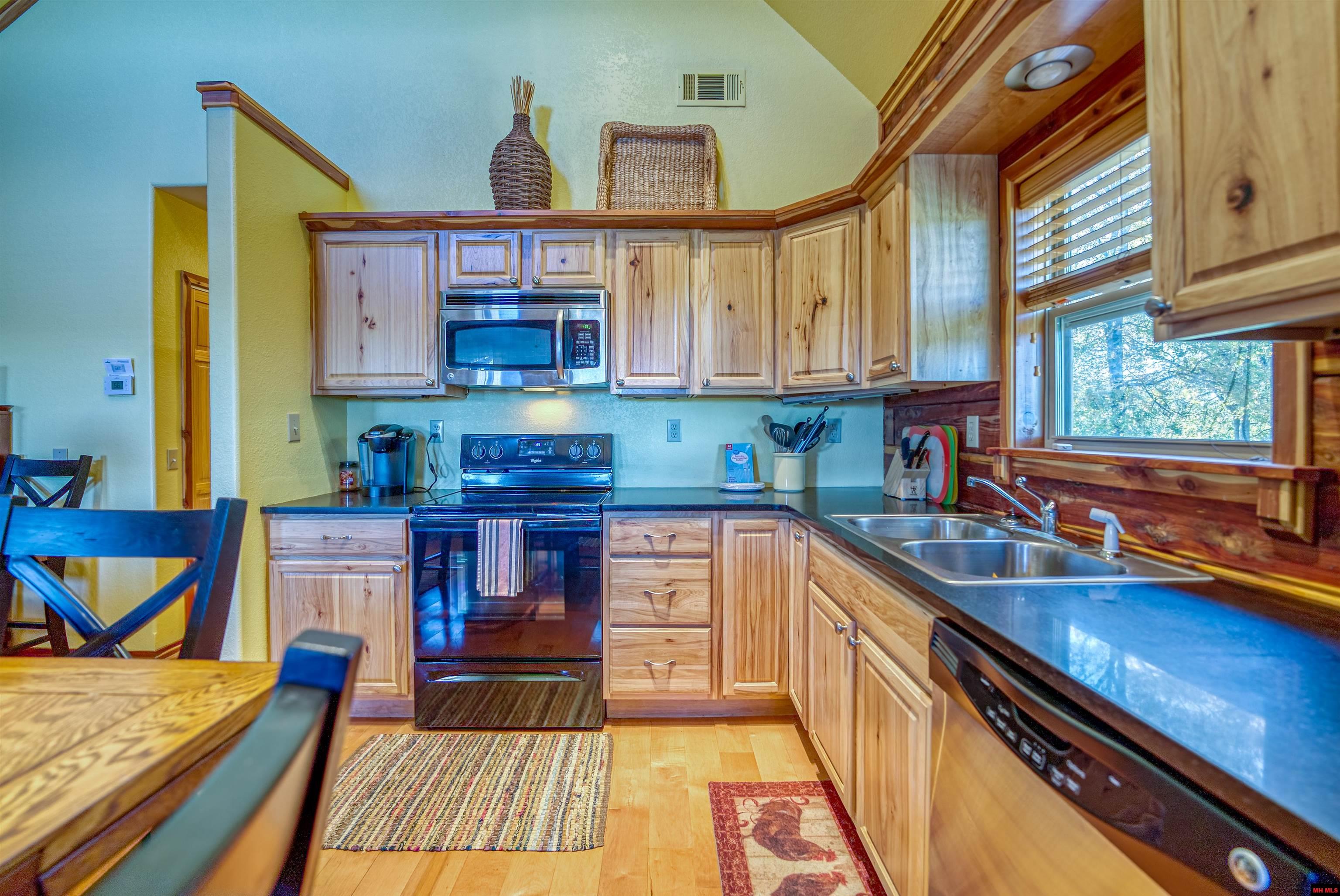 232 CROWN COURT Norfork, AR