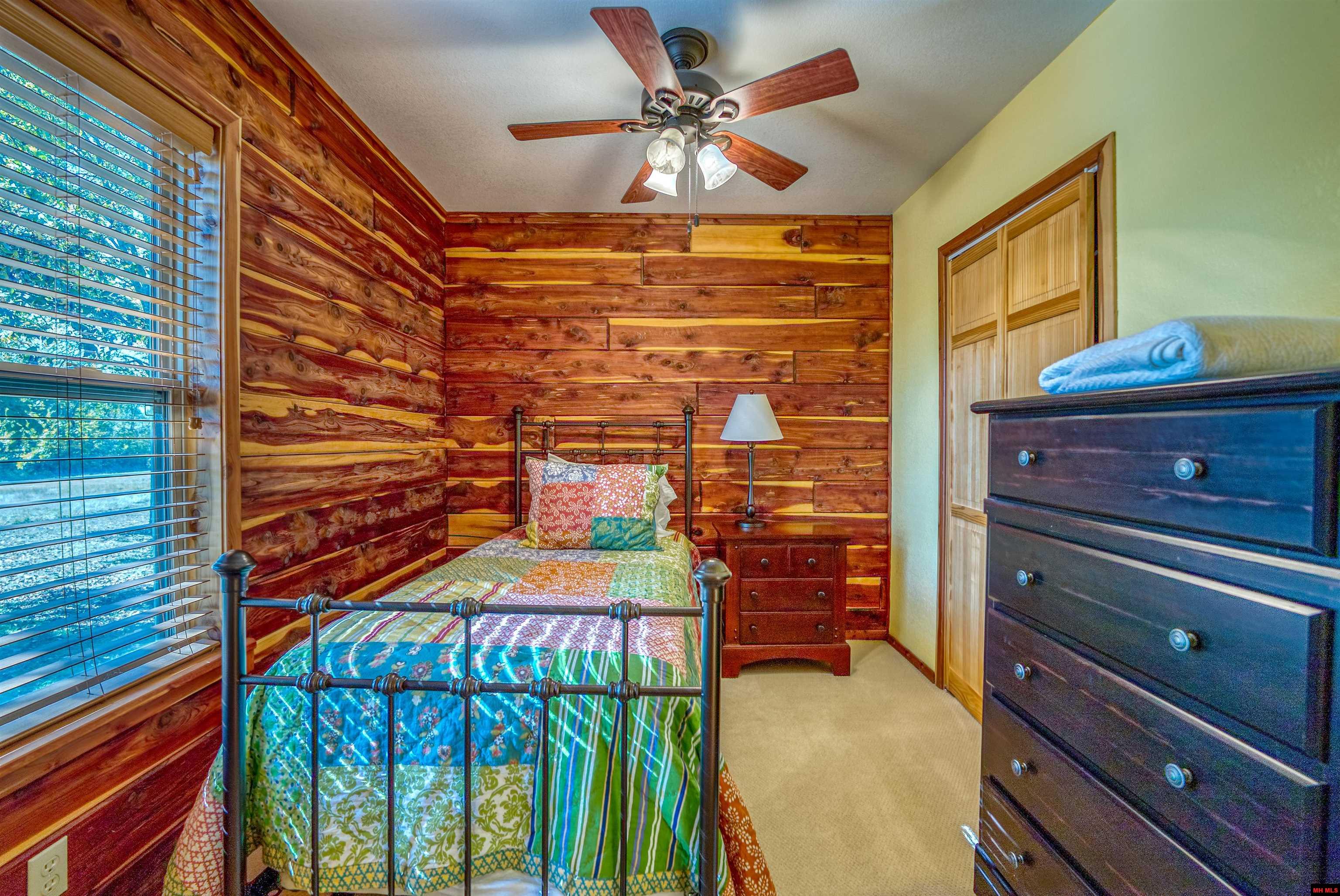 232 CROWN COURT Norfork, AR