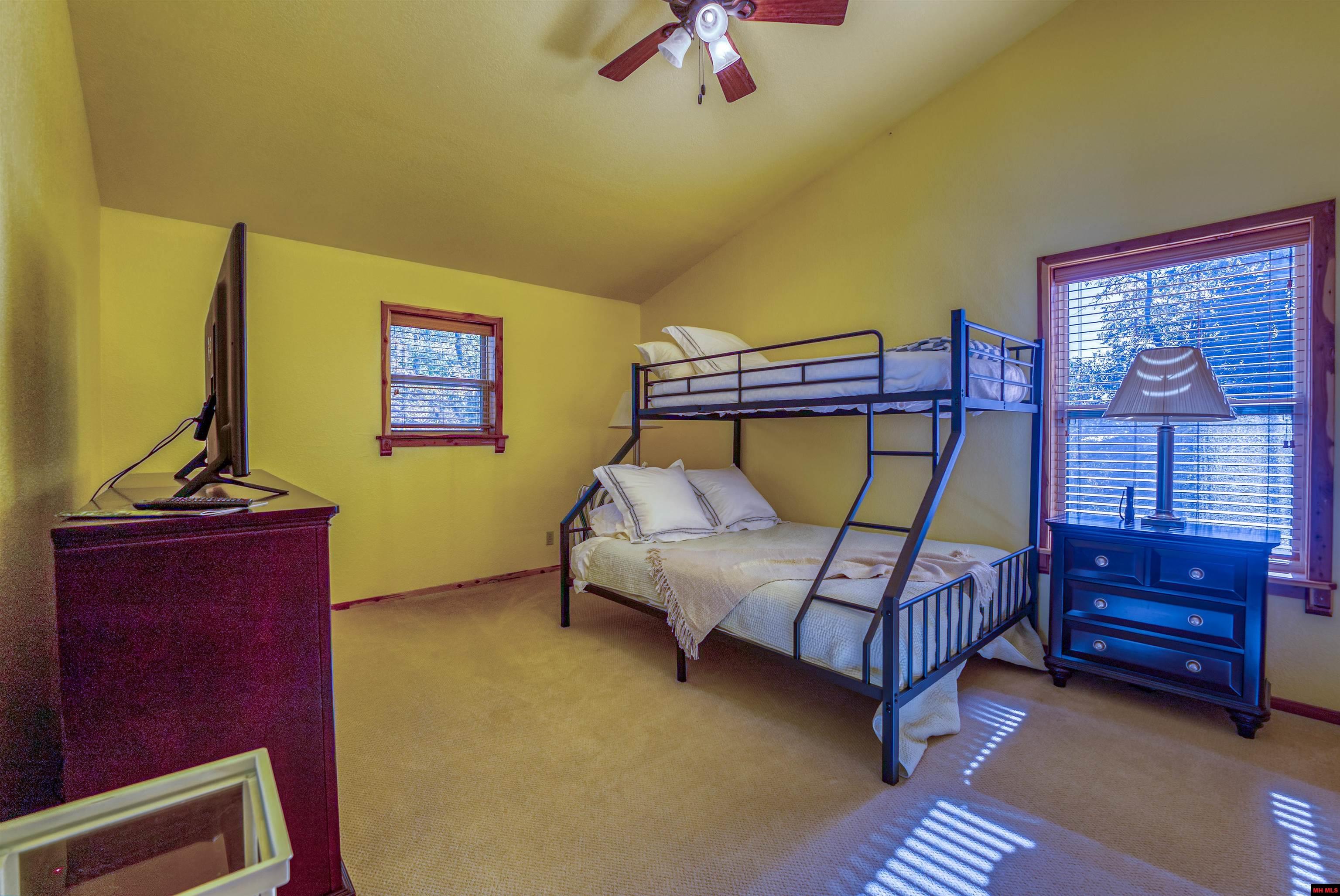 232 CROWN COURT Norfork, AR