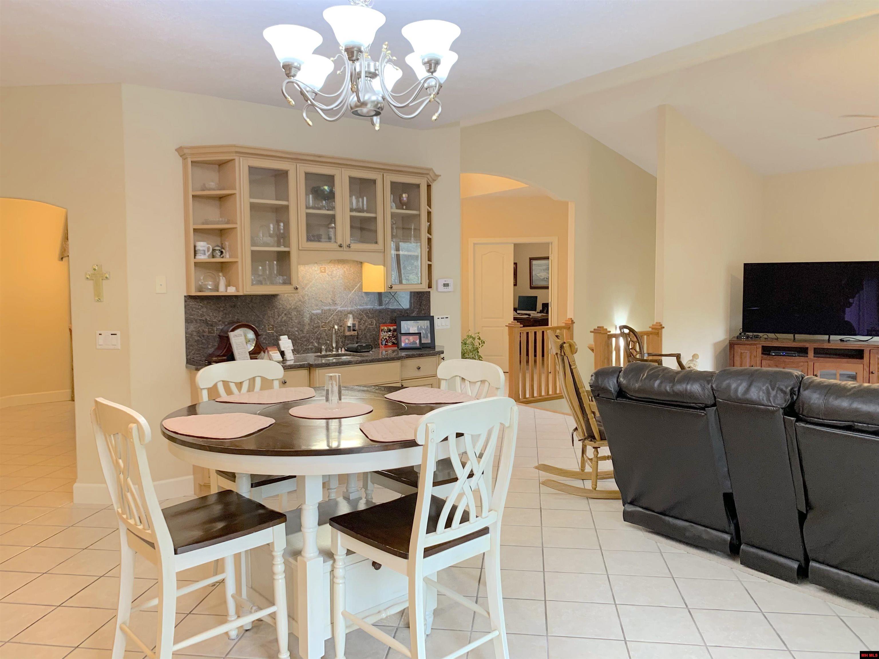 1722 Brentwood Drive