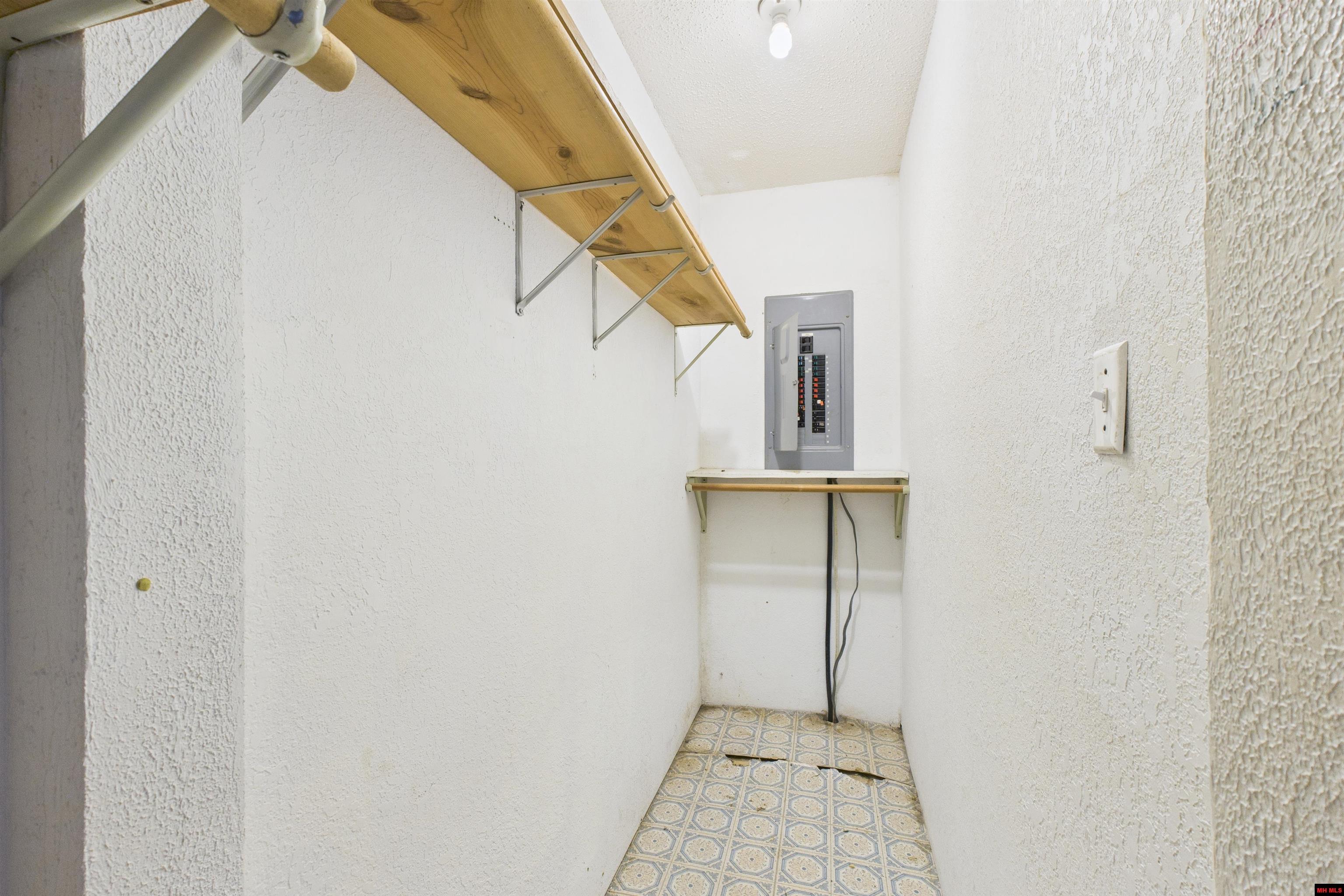 7831 Hwy 62/412 West