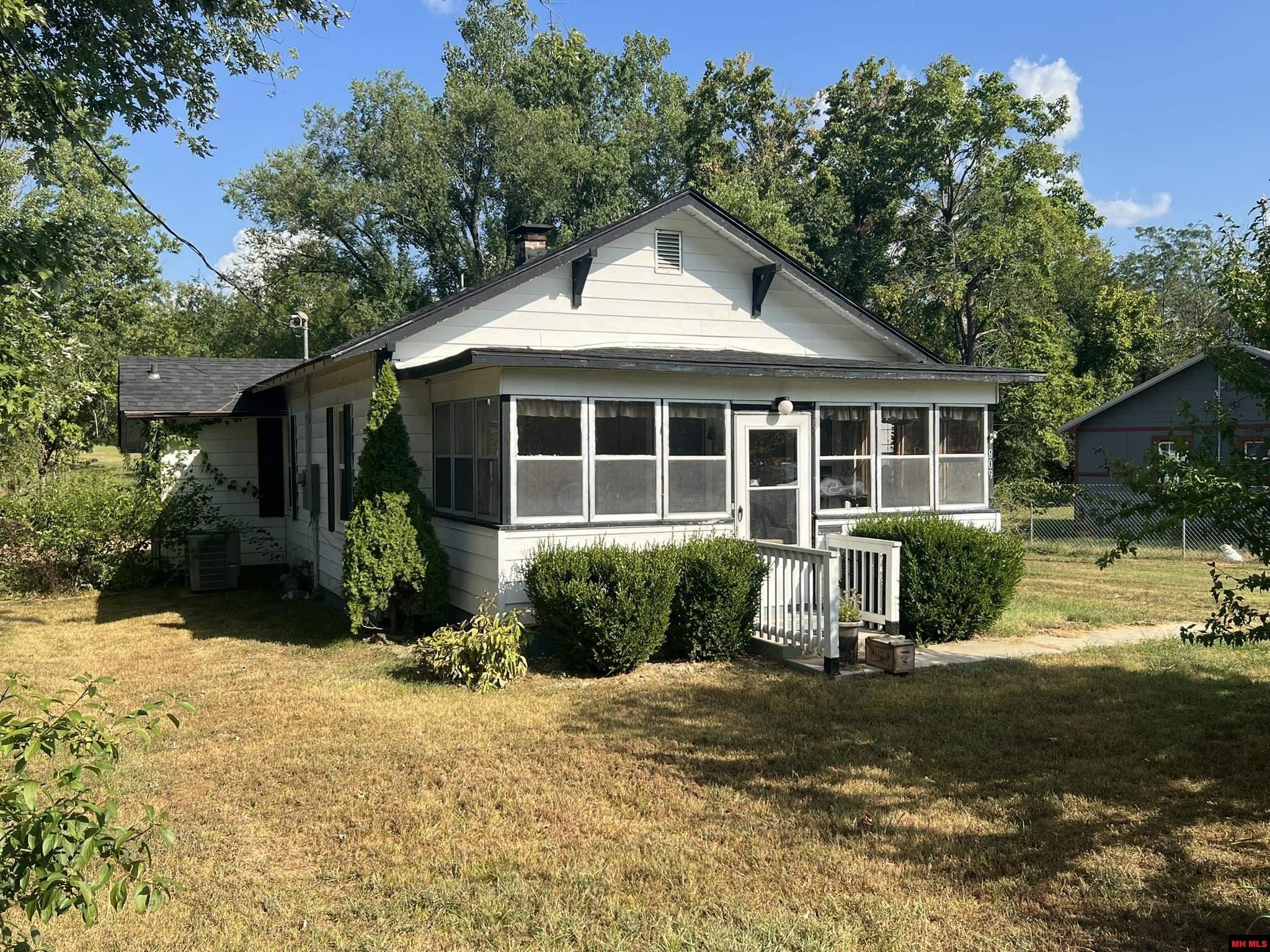 809 GRAY STREET Mountain Home, AR