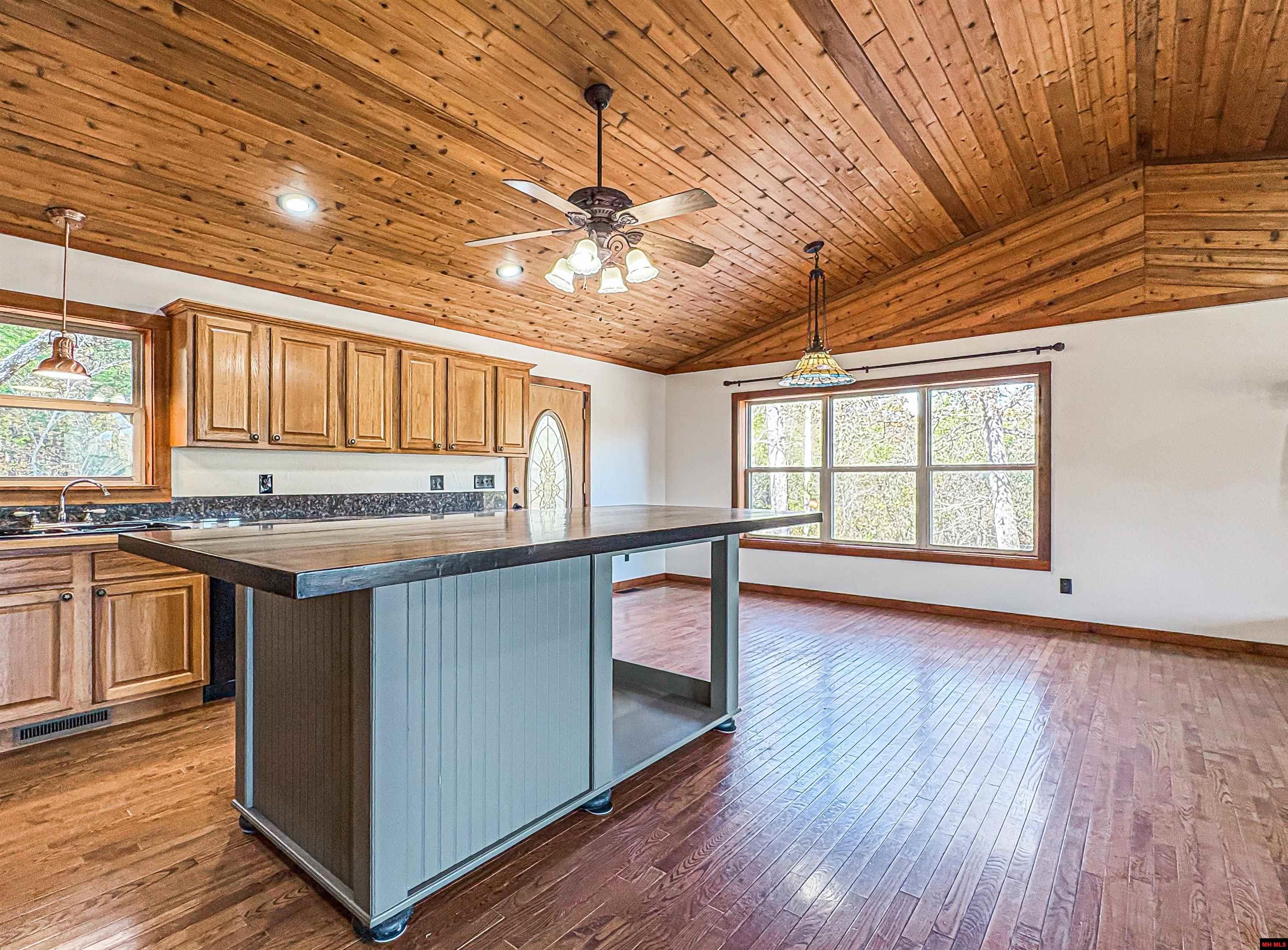 1113 Thousand Oaks Drive