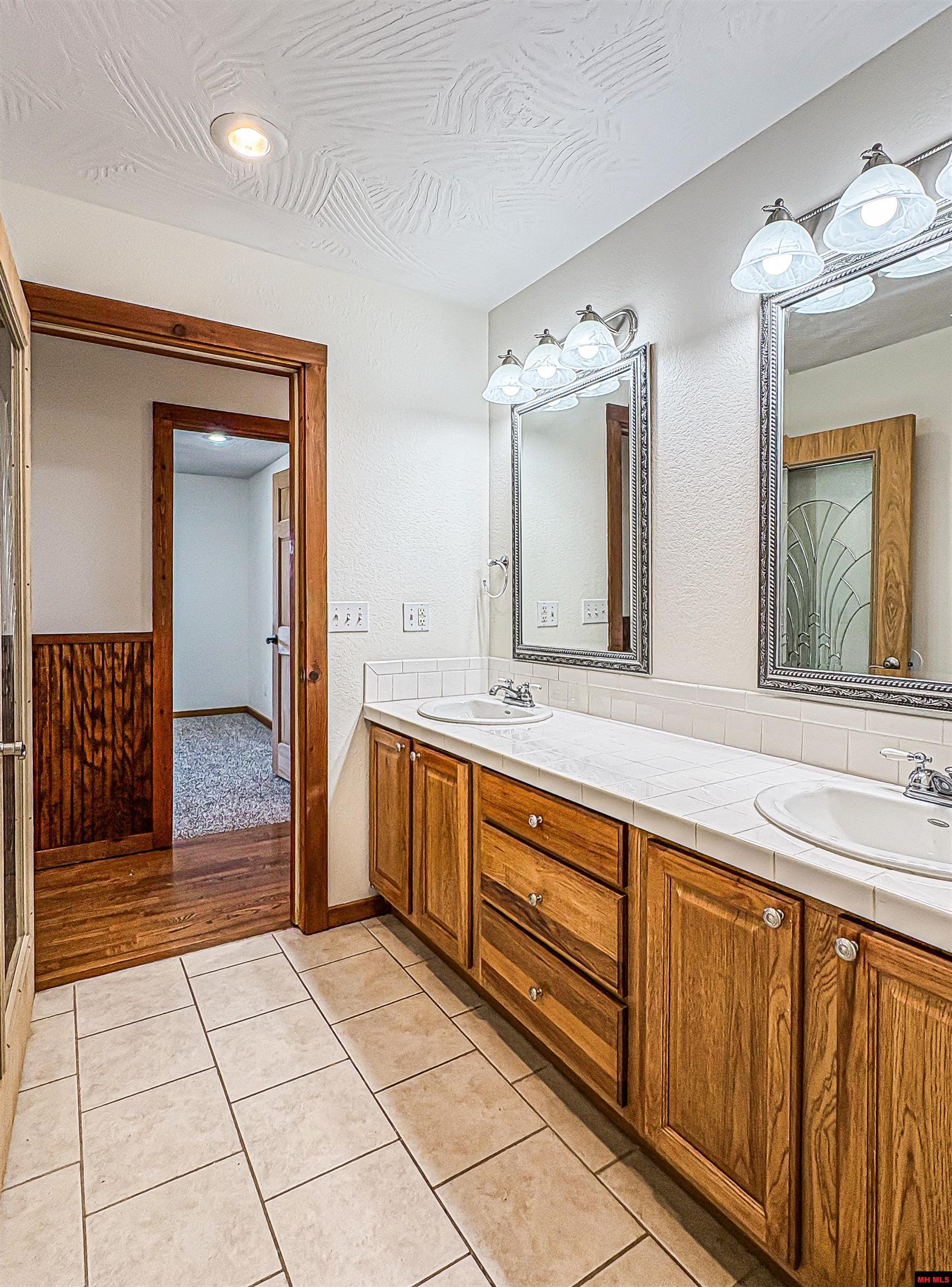 1113 Thousand Oaks Drive