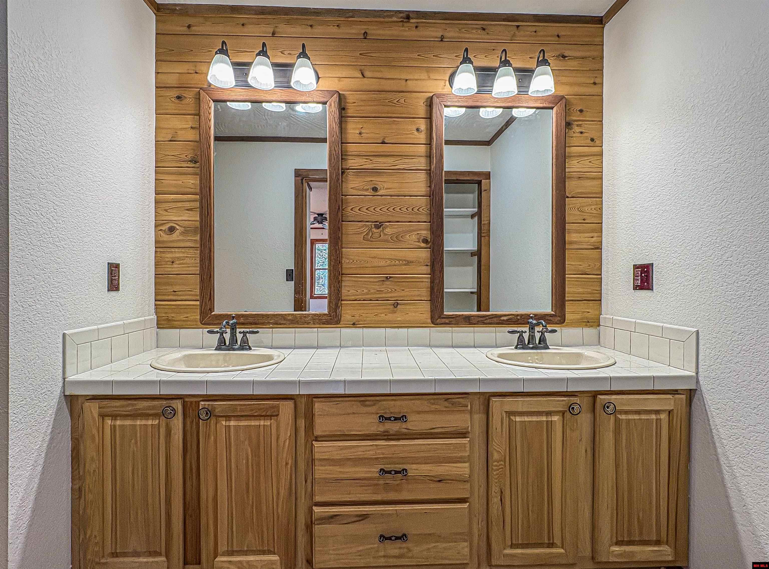 1113 Thousand Oaks Drive