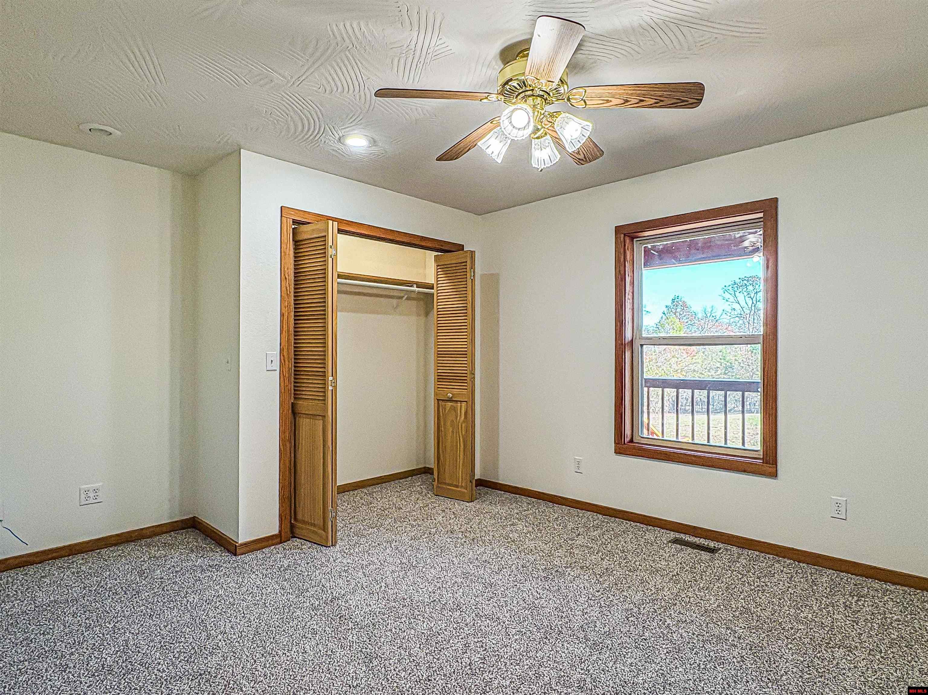 1113 Thousand Oaks Drive