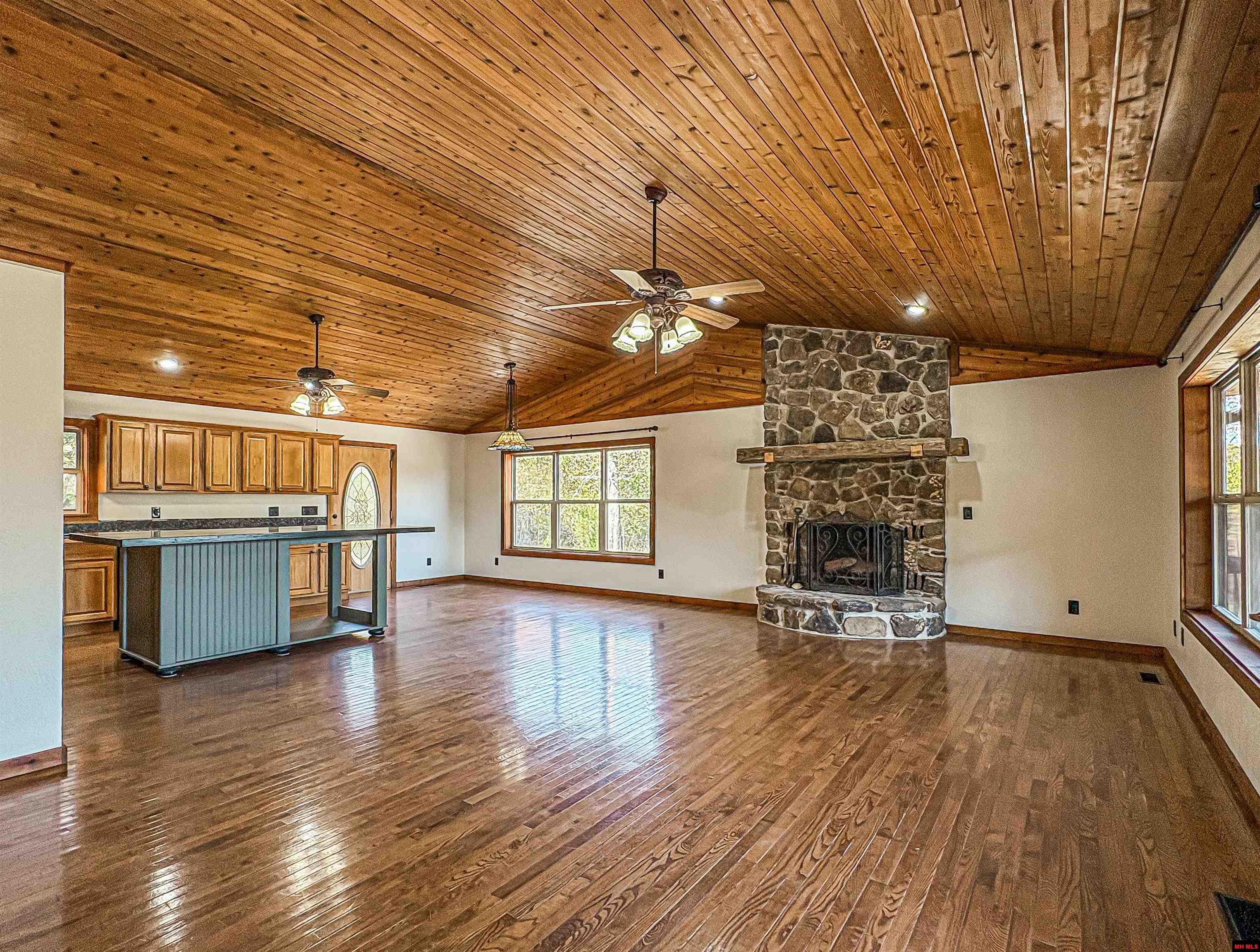 1113 Thousand Oaks Drive