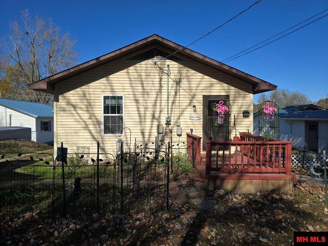 604 1/2 Girard Street