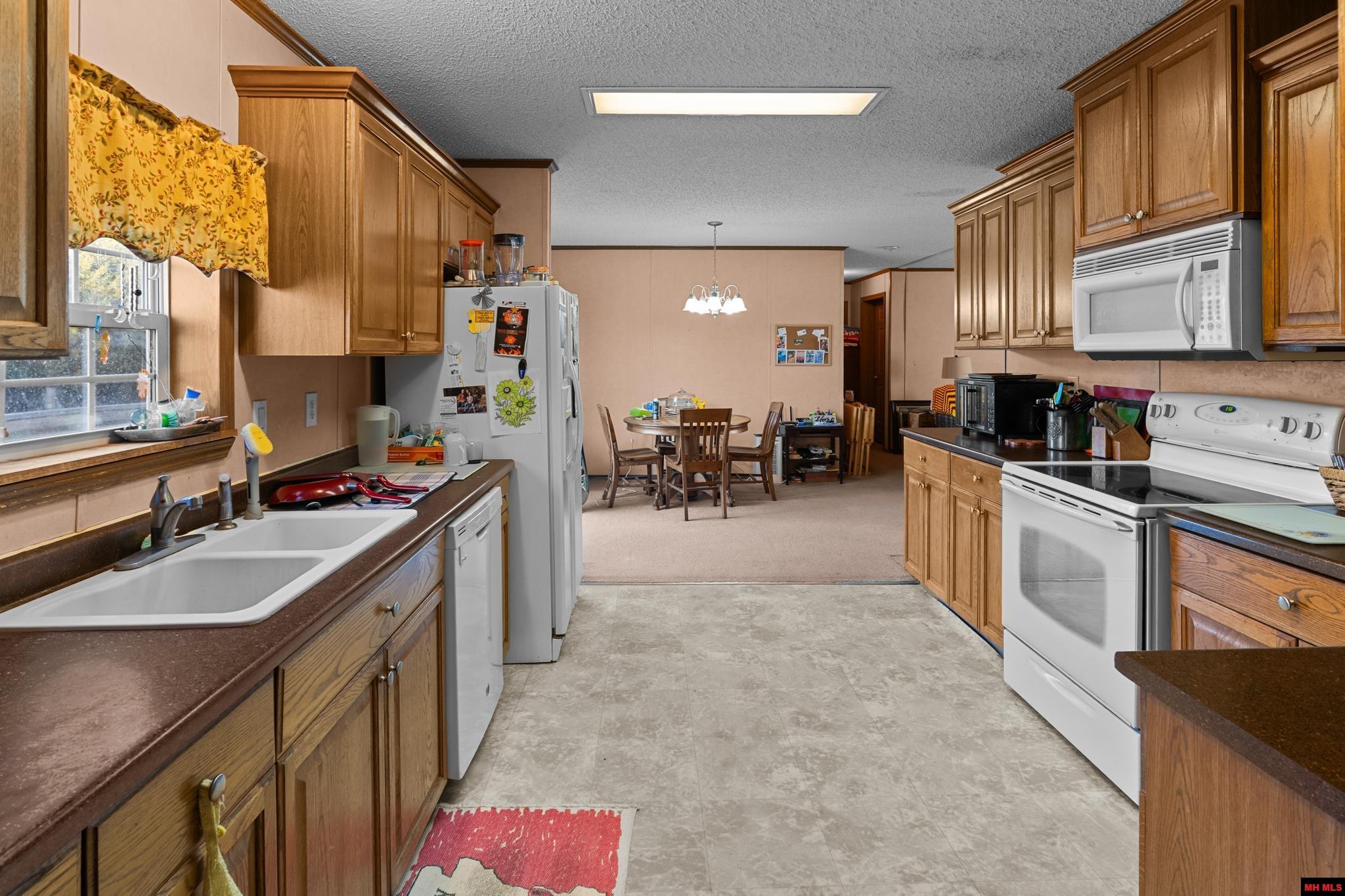 192 SUMMERWOOD LANE Flippin, AR 72634