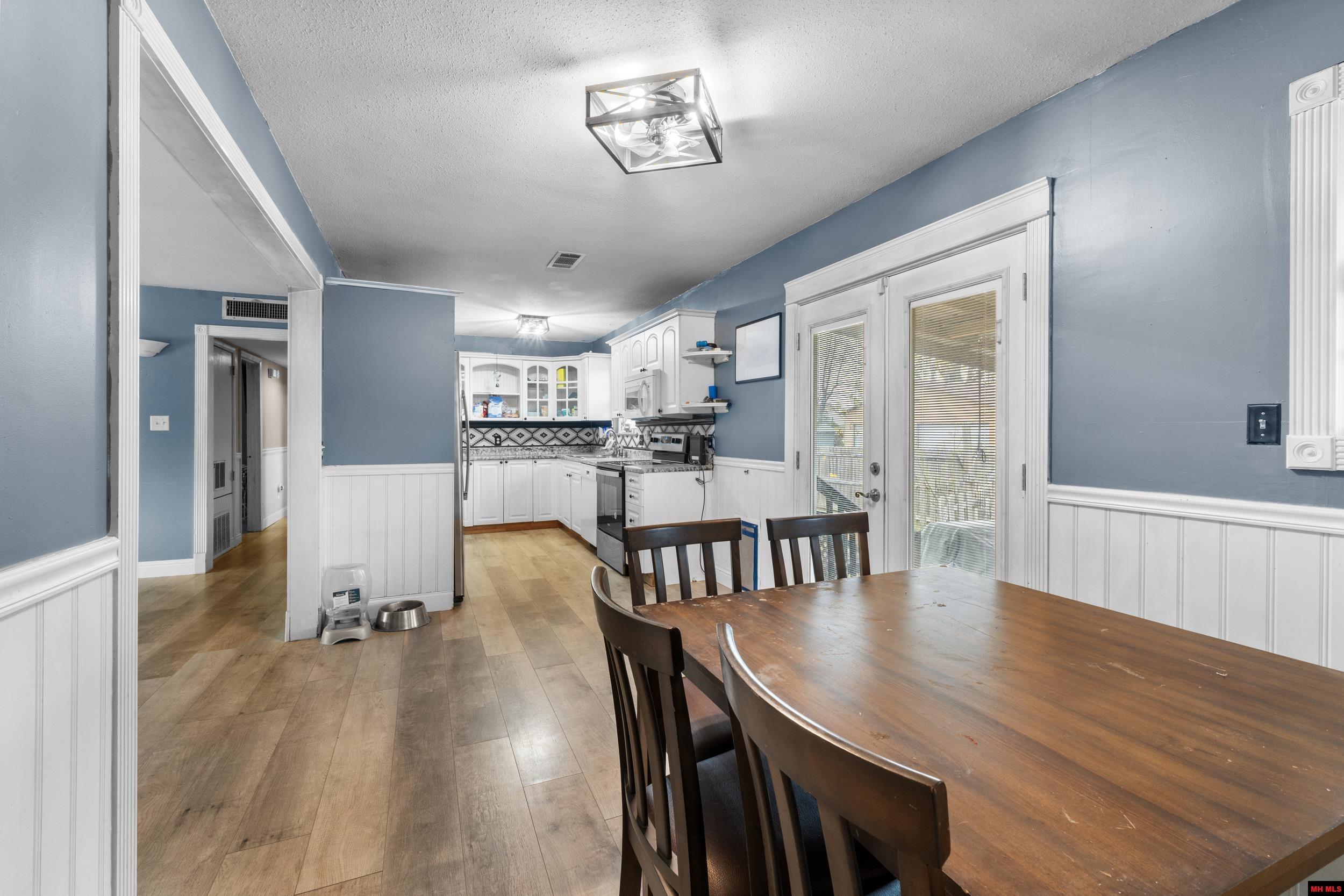 408 E Sanford Street