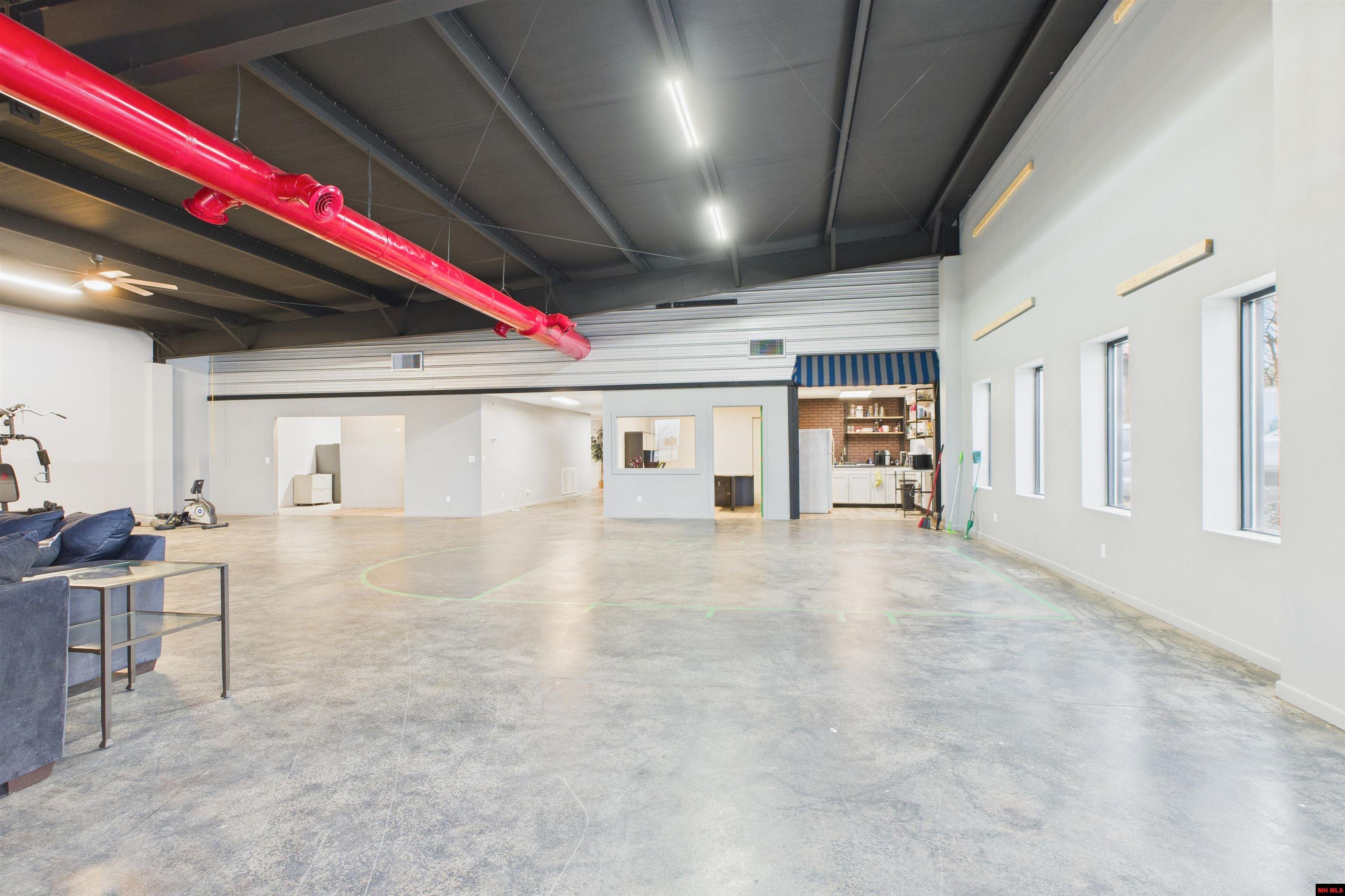 1300 & 1306 E MAIN STREET Flippin, AR