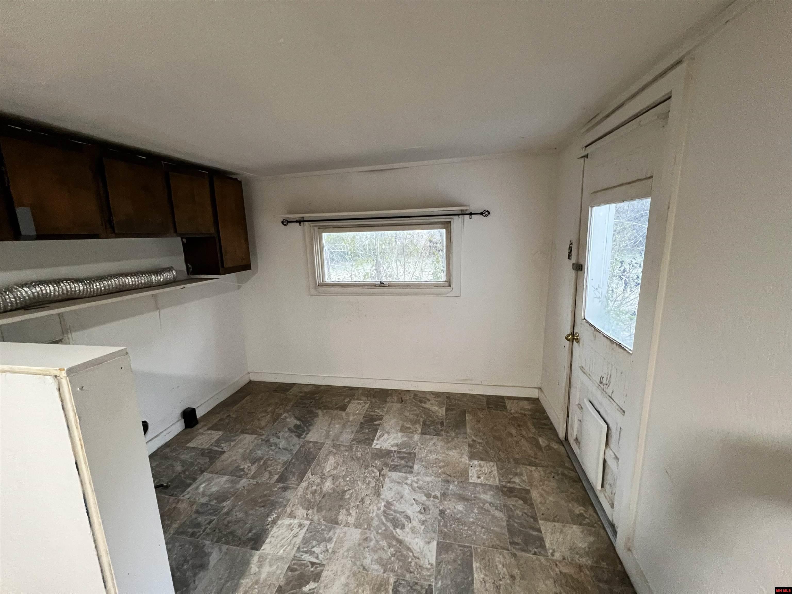 317 W 5TH STREET Yellville, AR