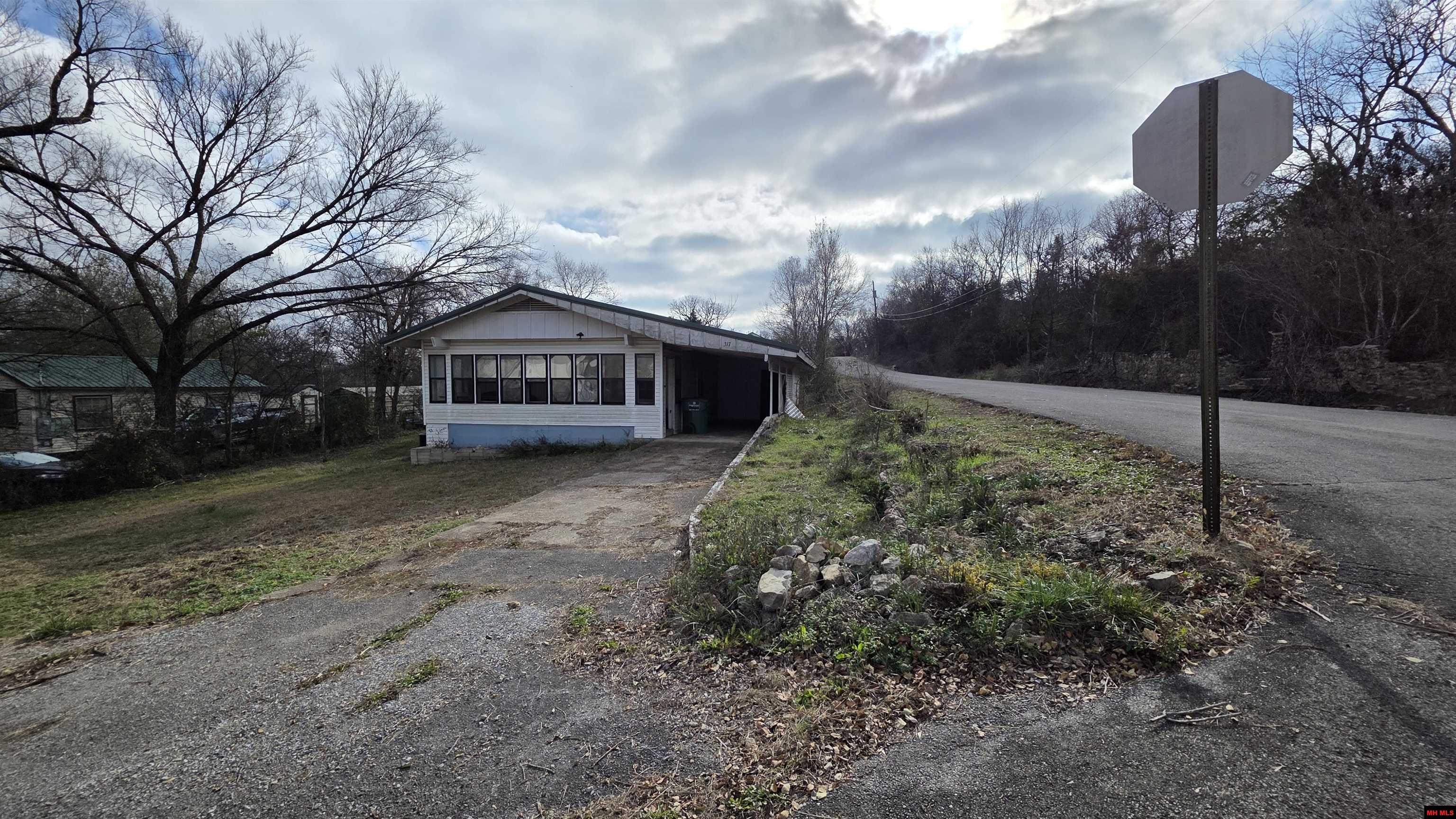 317 W 5TH STREET Yellville, AR