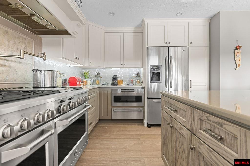 1570 Lake Point Drive