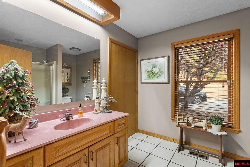 1570 Lake Point Drive